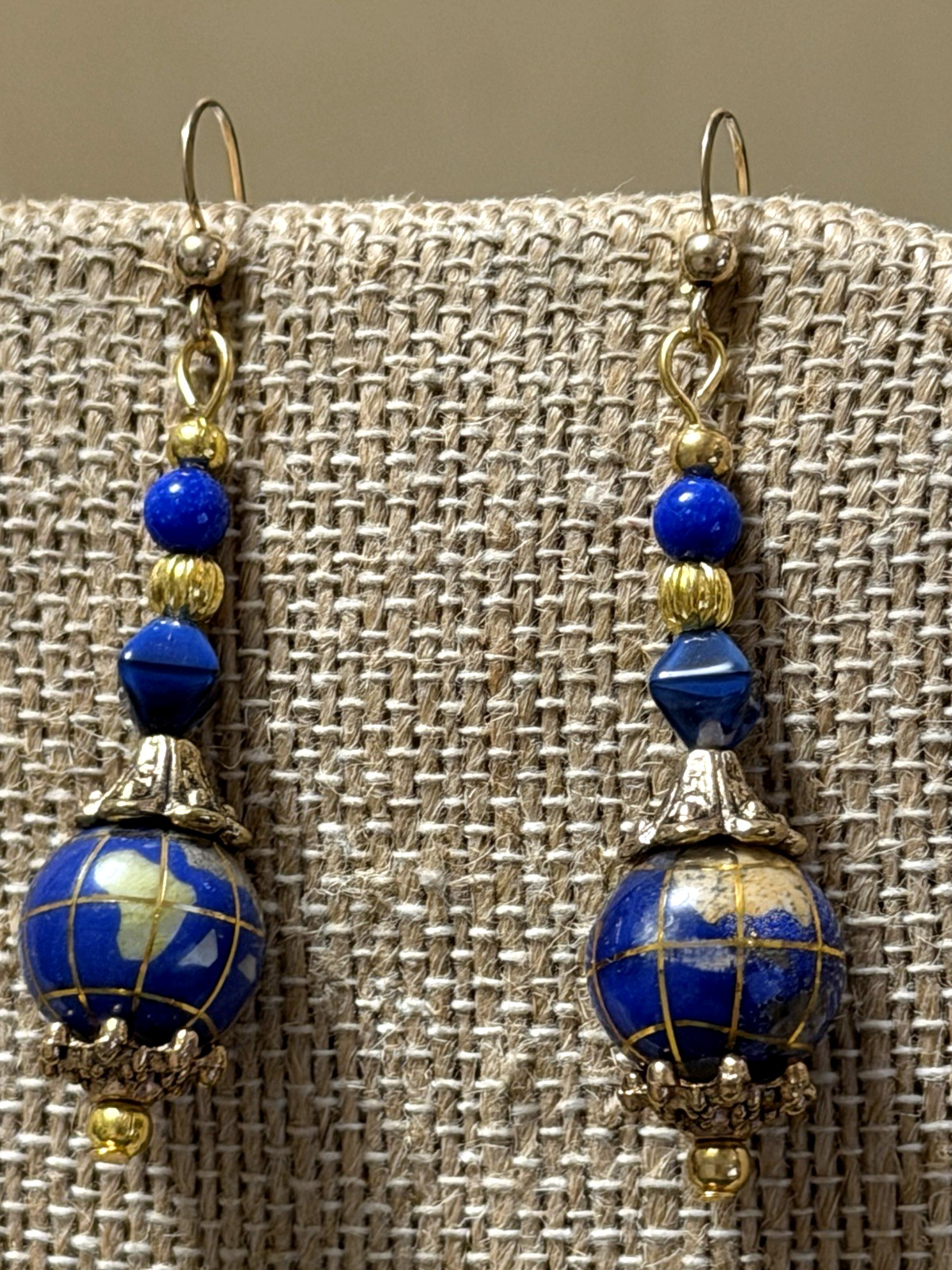 NEW ITEM*VTG. 12MM BLUE LAPIS GEMSTONE INTARSIA GLOBE EARRINGS-14K EAR WIRES-NEW