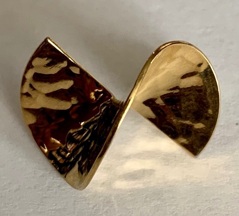 WOMENS UNBRANDED PIERCED EARRINGS, GOLD TONE HAMMERED METAL, INTERESTING DESIGN