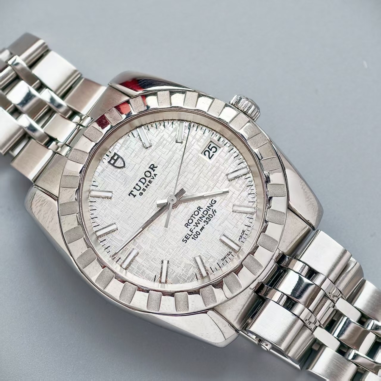 Tudor Sliver Linen Dial Classic M21010-0014 Men’s Watch Automatic 38mm Date