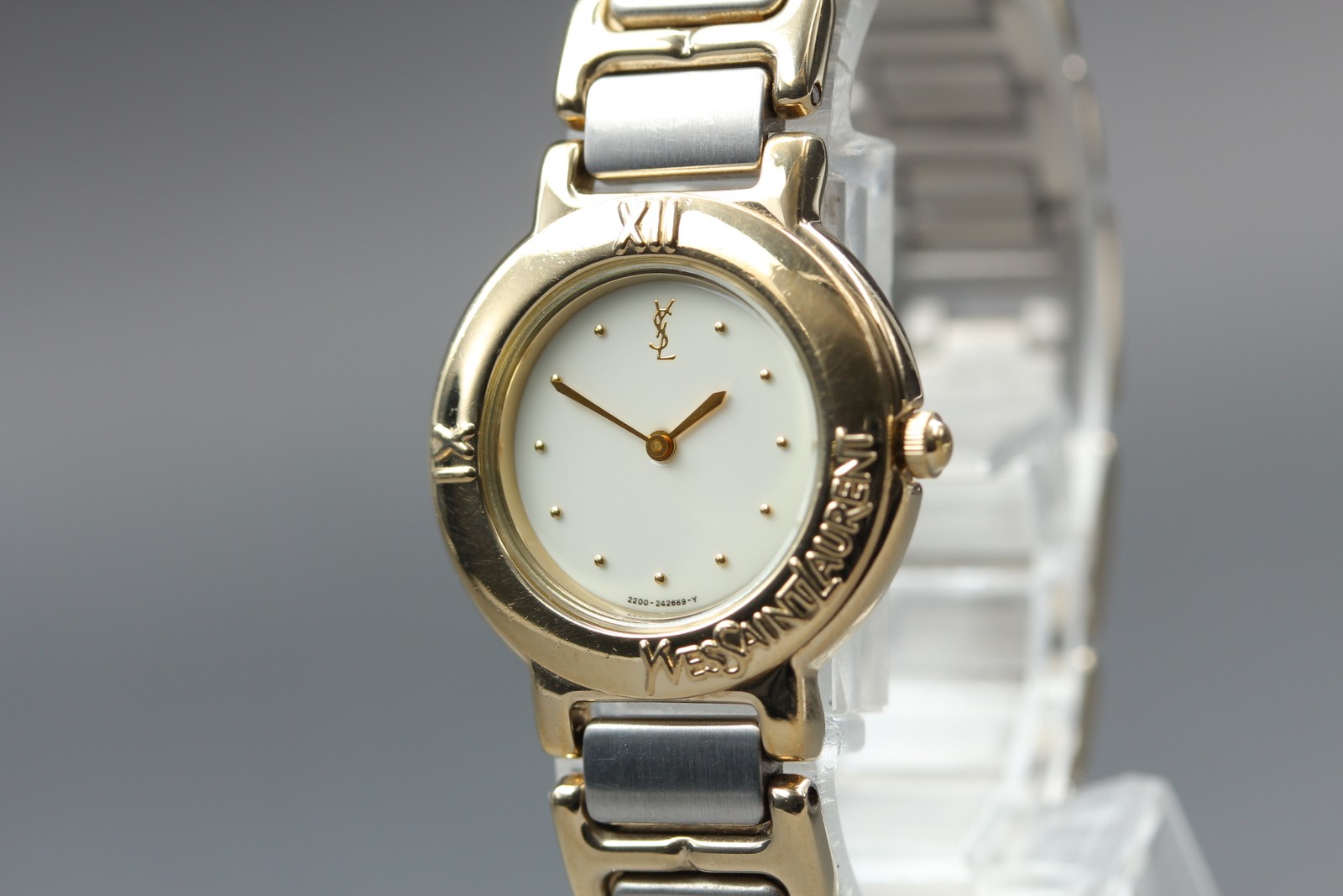 Vintage [N MINT] Yves Saint Laurent 2200-229789Y White 24mm Quartz Ladies Watch