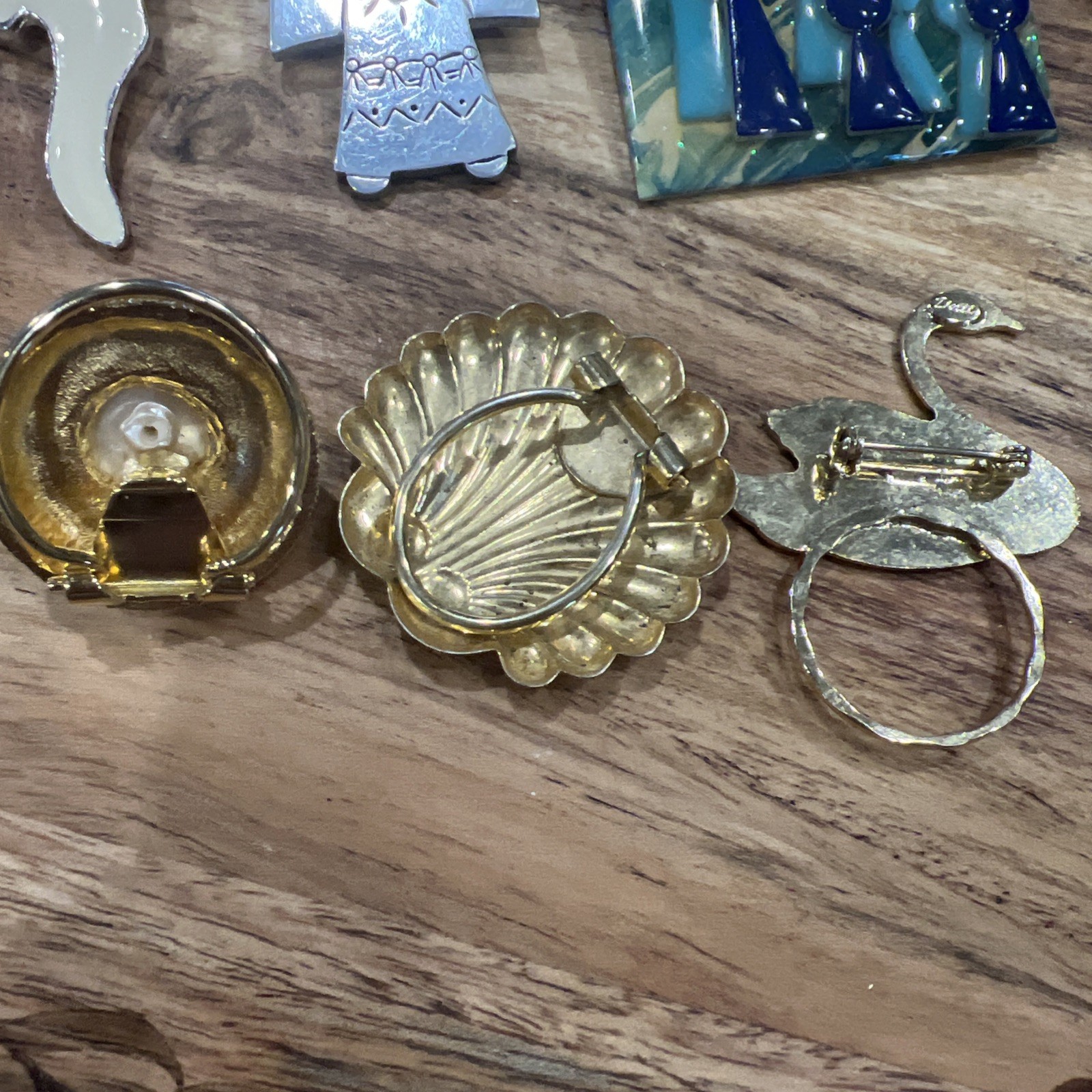Eclectic Lot Of 17 Vintage Pins And Brooches