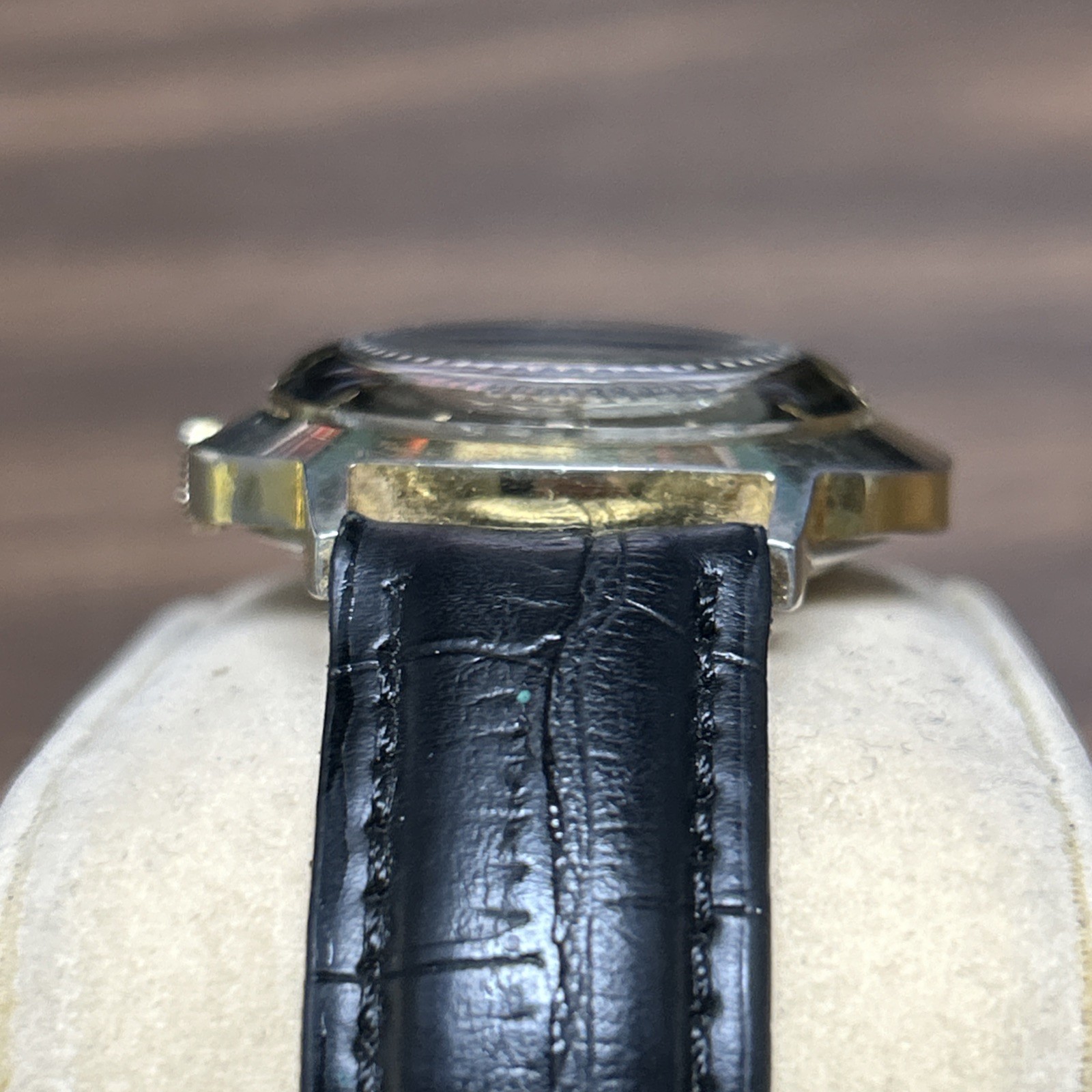 TRANGISE WATCH 17 JEWELS RED DOT SECOND MECHANICAL MOVEMENT RUNNING