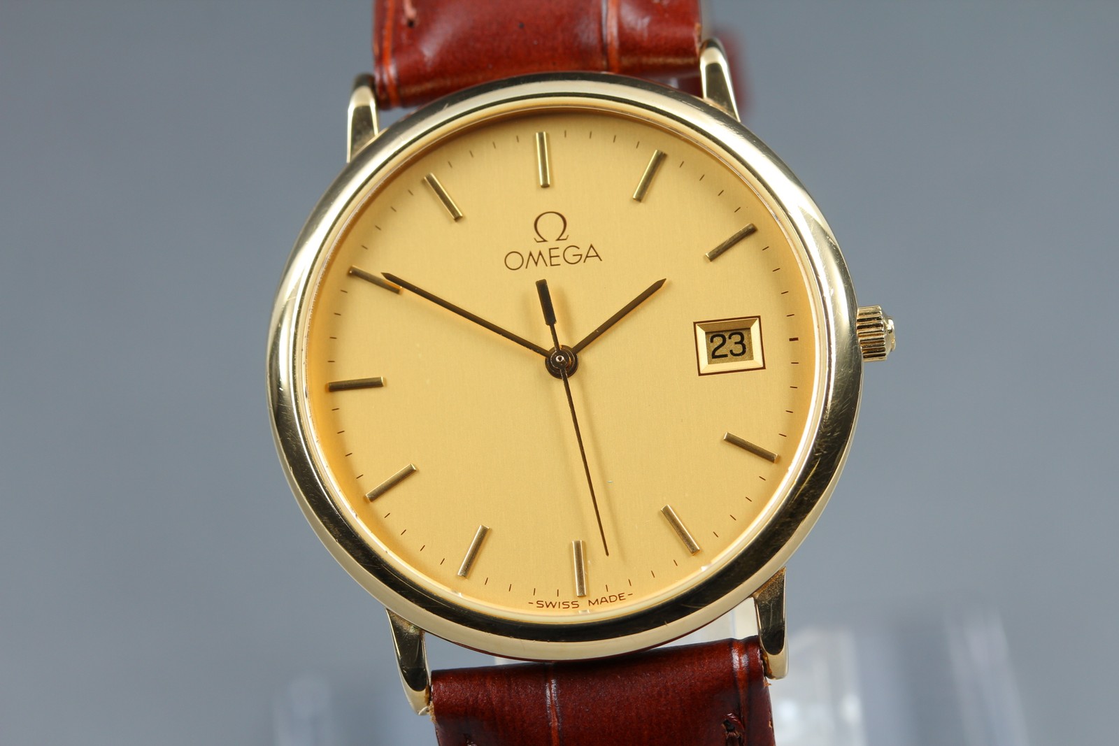 1991 Near MINT OMEGA De Ville 196.0312.1 Gold Dial Date 33mm Quartz Men’s Watch