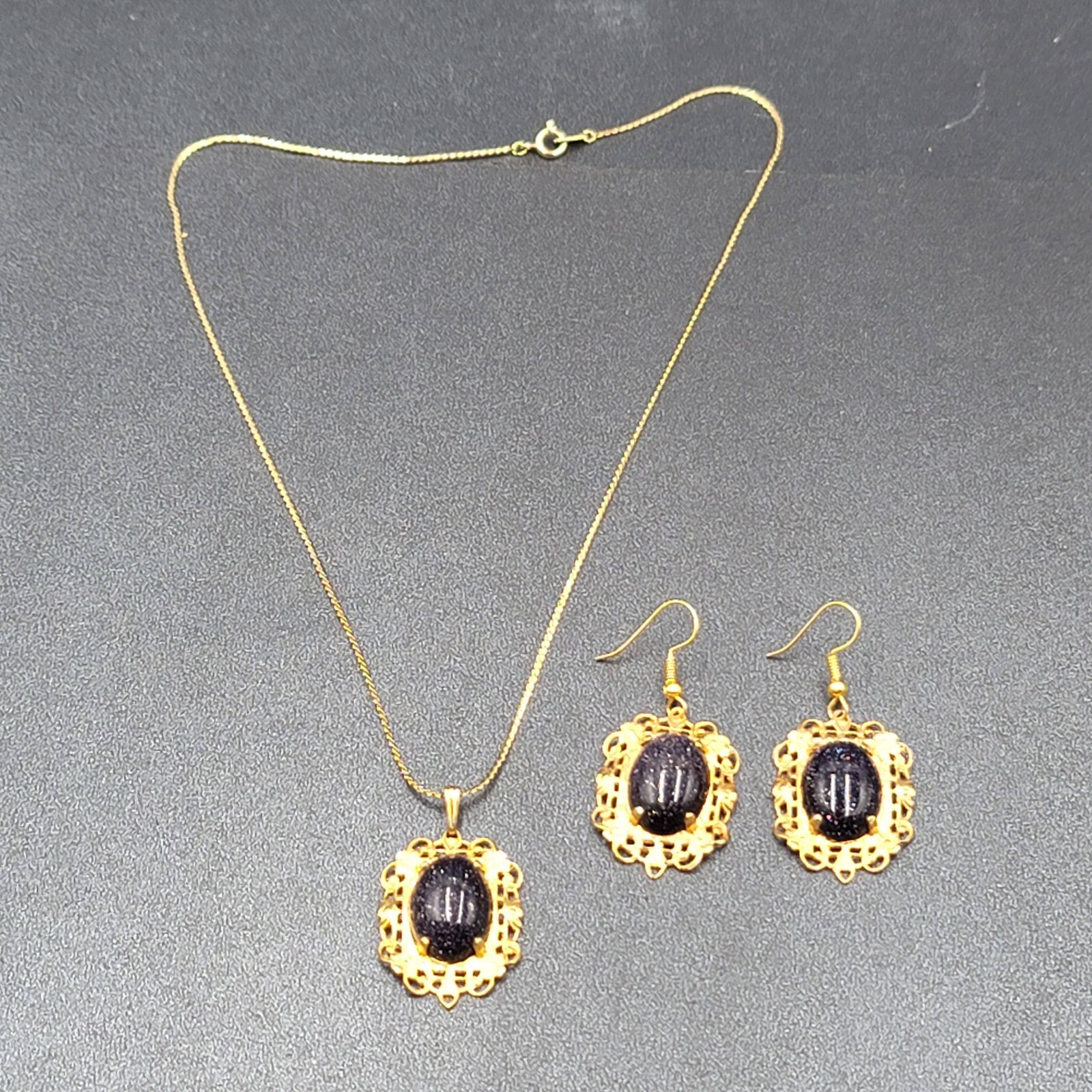 Necklace Earrings Set Gold tone Purple Sandstone Oval 16.5″ Chain Earrings 1.25″