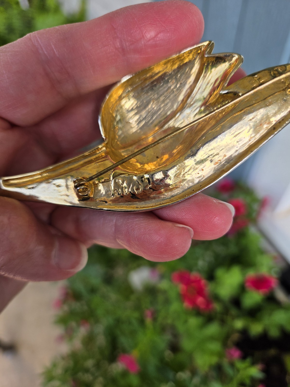 Vintage Signed BSK Mid-Century Gold Tone Textured Modernist Tulip Floral Brooch
