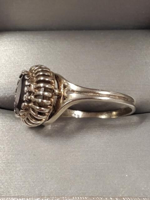 Sterling Silver Size 7.5 Ring With Unique Setting Red Stone 4.0 Gr.