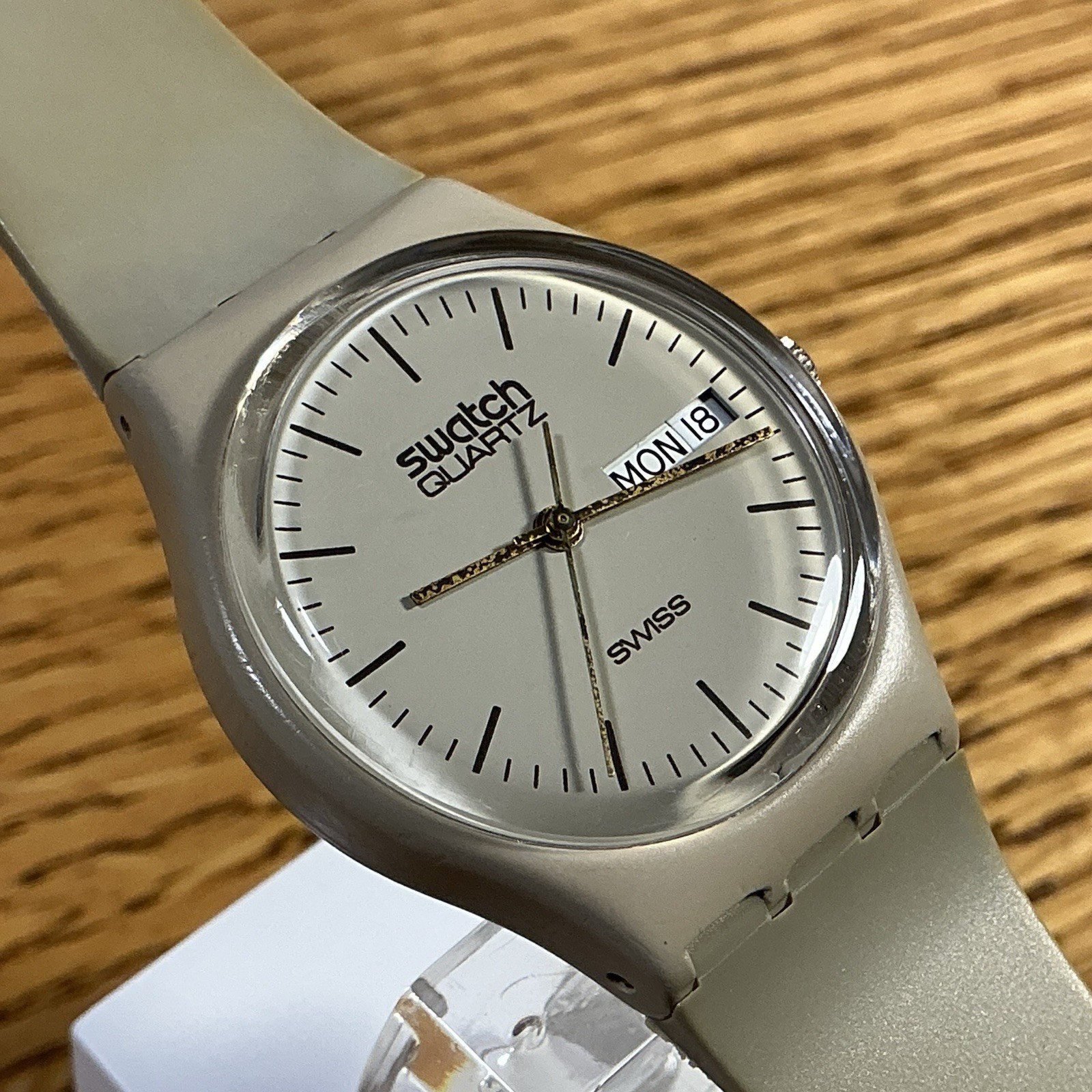 GT702 – 1983 – TAN – FIRST YEAR OF SWATCH – 34mm