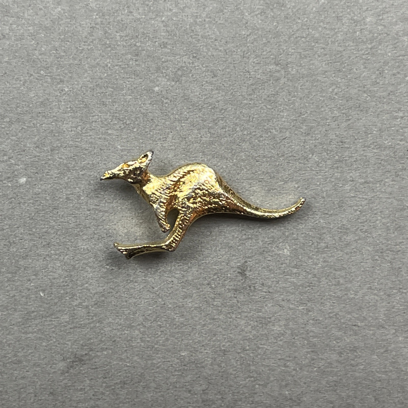 Vtg Gold Tone Kangaroo Lapel Hat Bag Jacket Pin Signed Korea