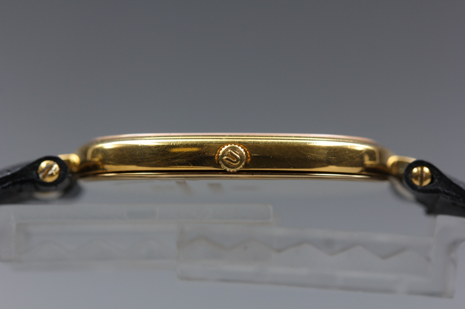[N MINT] Vintage UNIVERSAL GENEVE 533.112 Gold Roman Oval Quartz Mens 27mm Watch