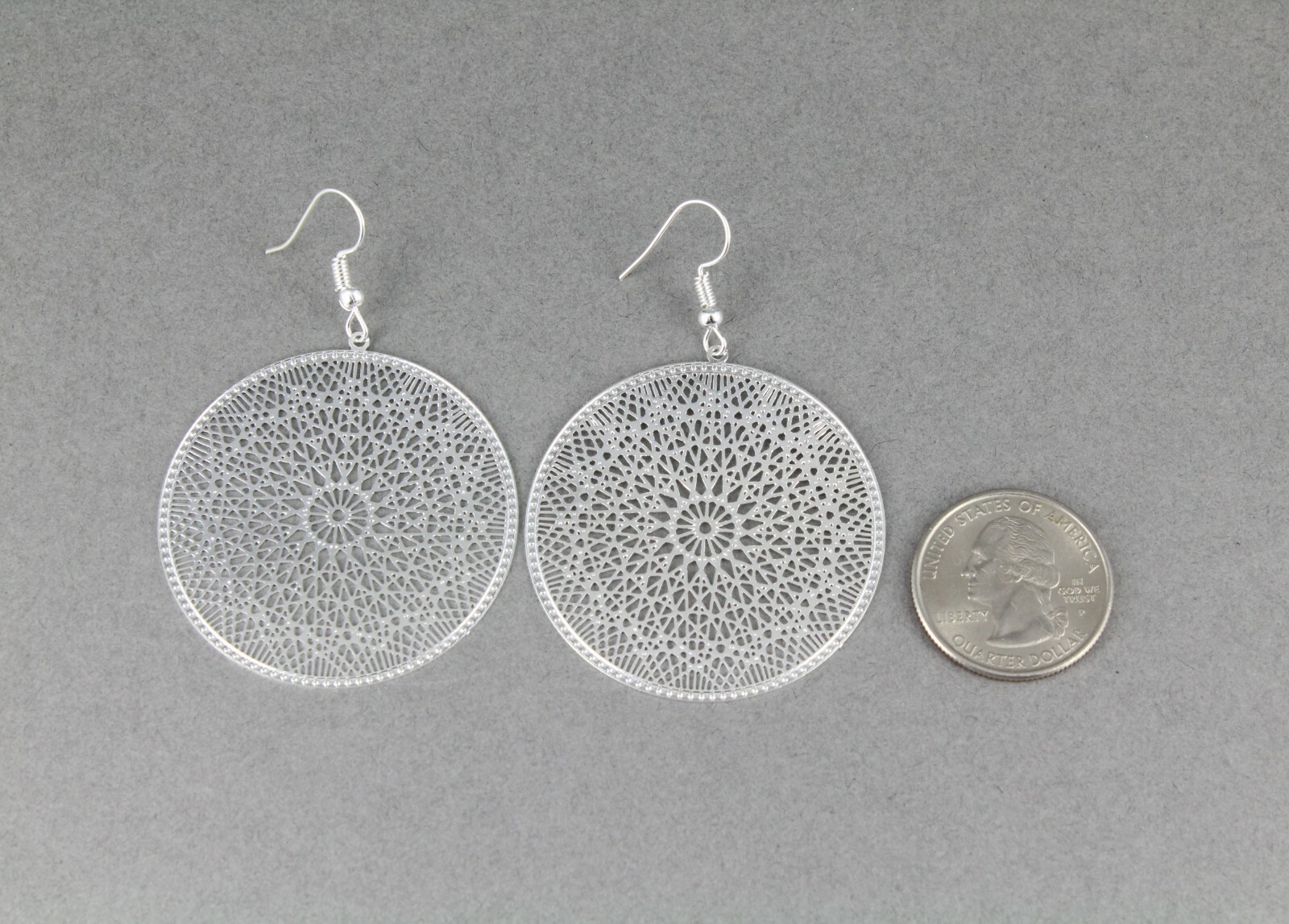Silver filigree circle earrings medallion disc 1 5/8″ wide Very lightweight