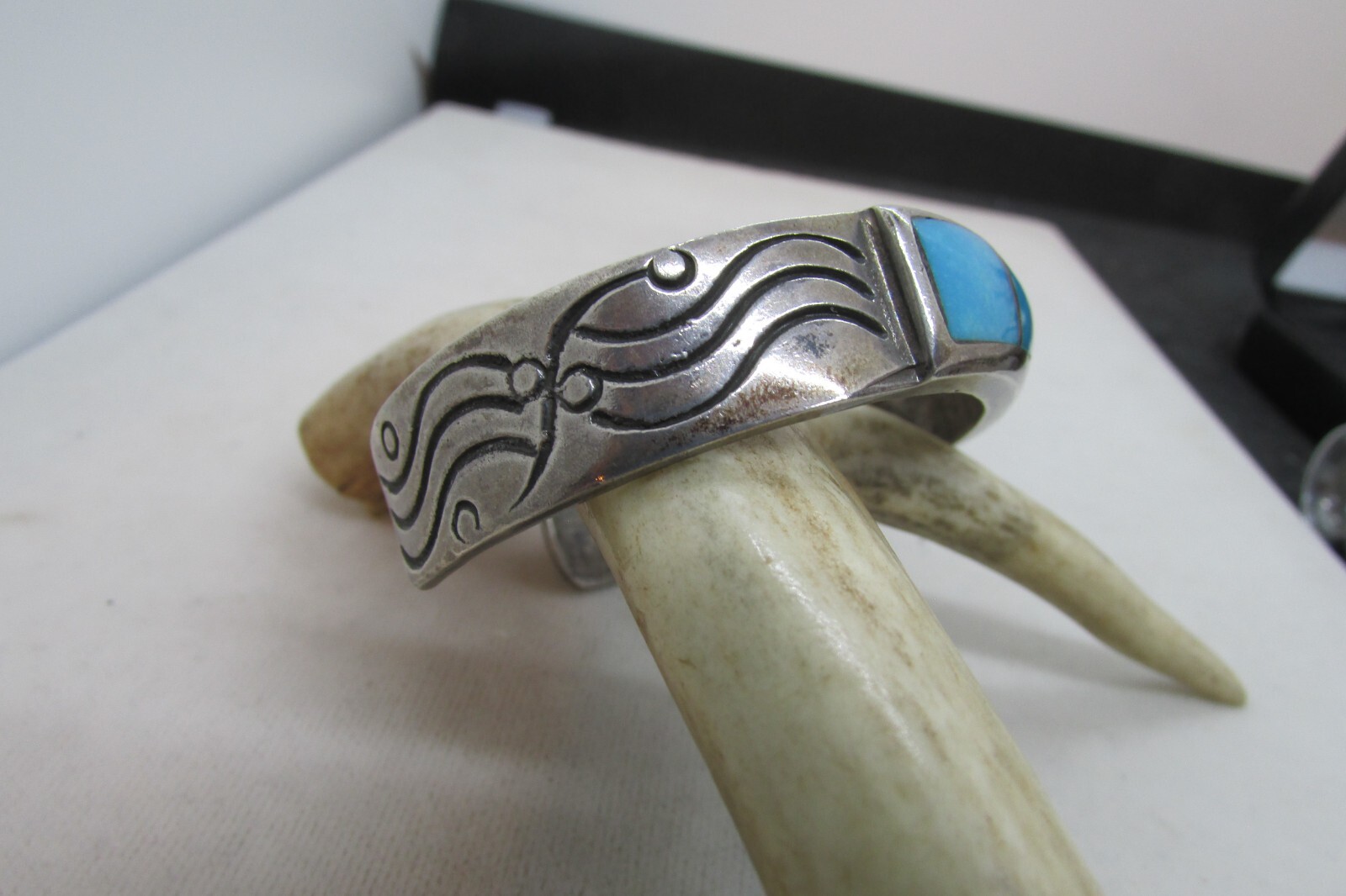 VTG SW N A 6 STONE TURQUOISE CUFF WEIGHT IS 40 GRAMS STERLING