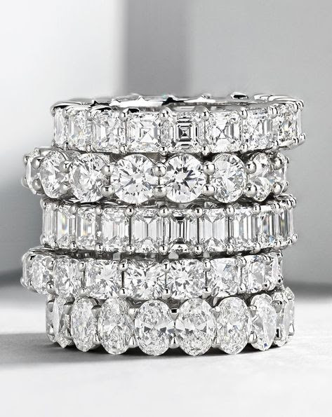 6.80 carat Asscher cut Diamond Eternity Band 18k Gold Ring F-G VS1 16 x 0.42 ct