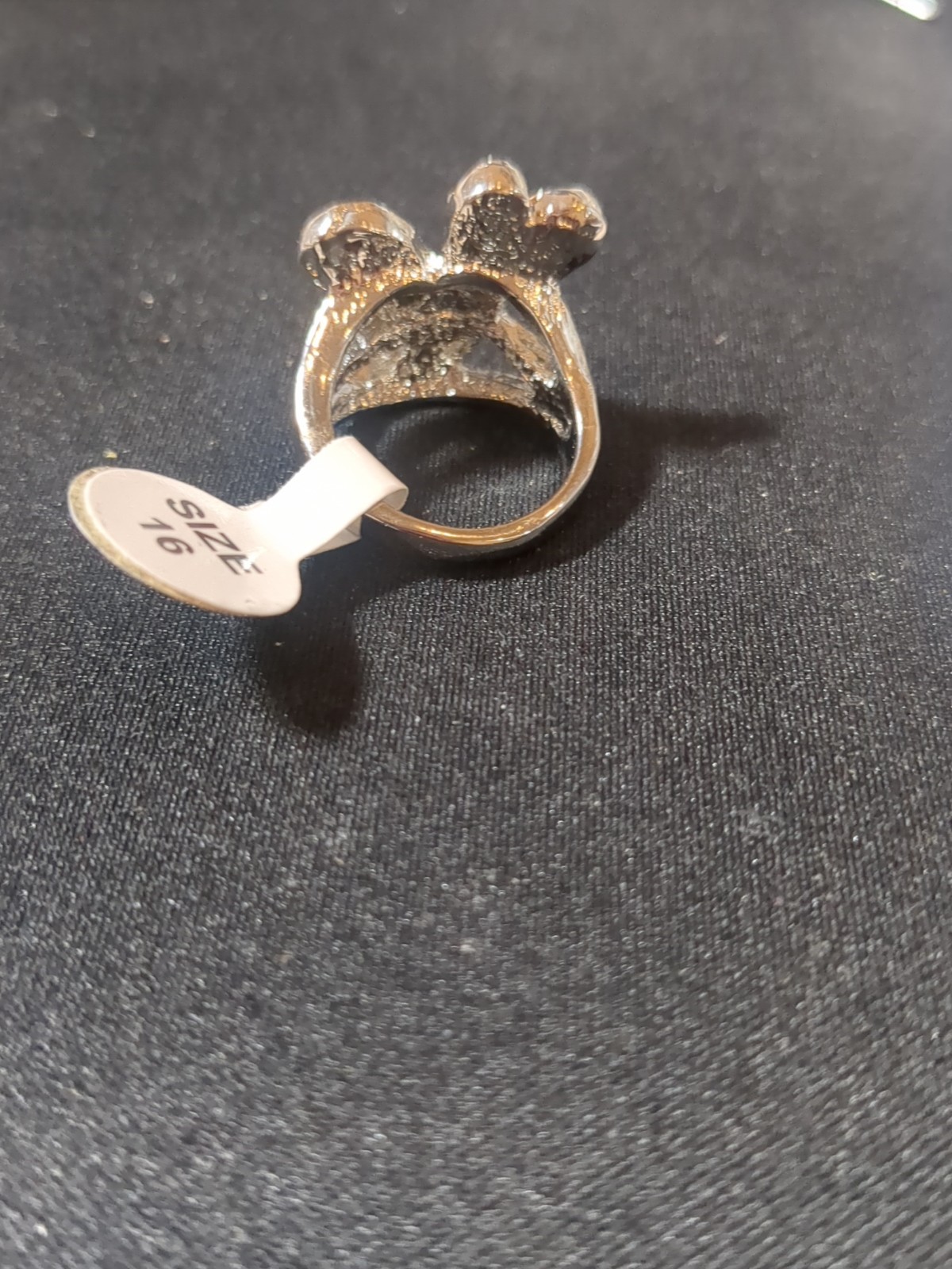 Silver Tone Cocktail Ring With Clear Stones Size 6