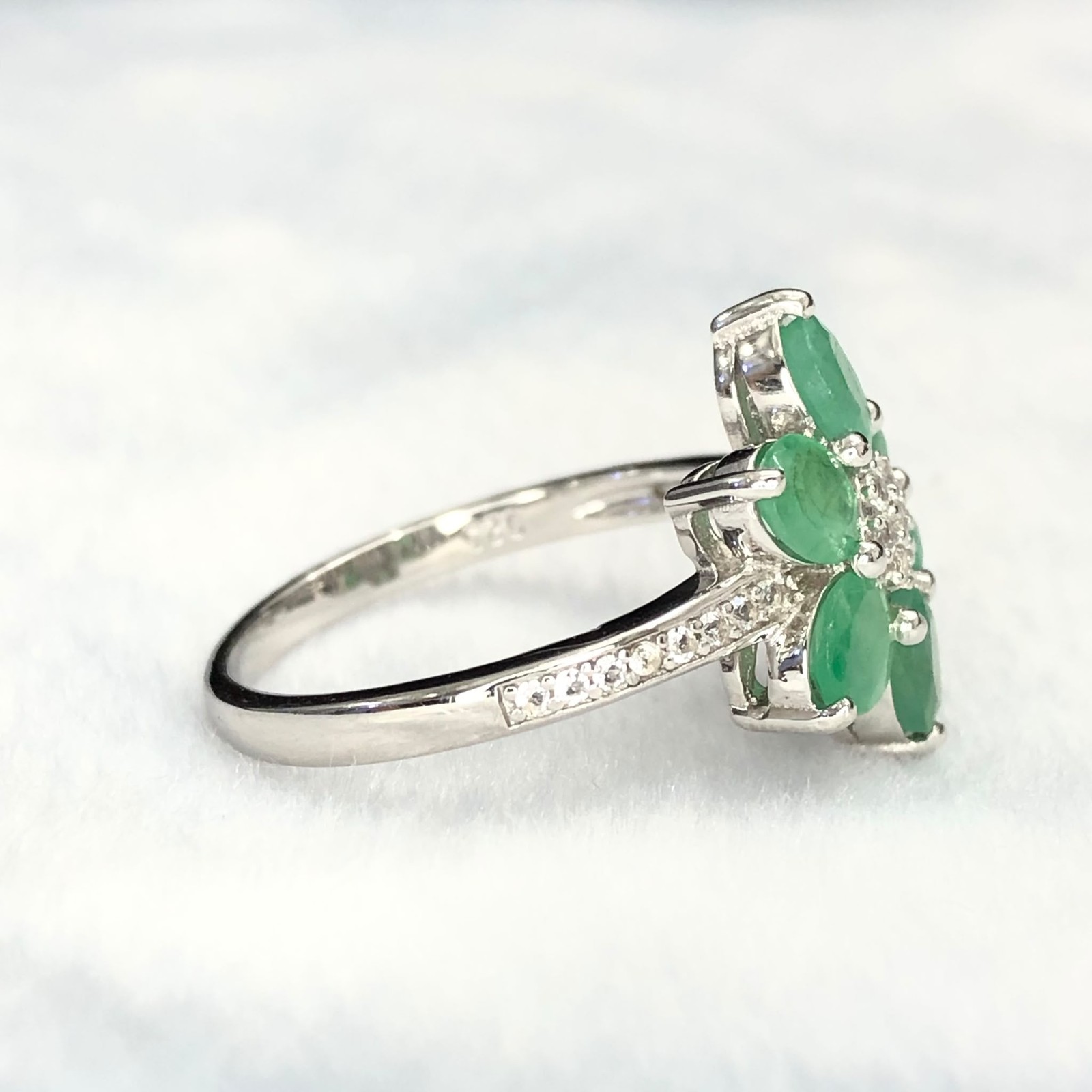 Natural Emerald Gemstone 925 Sterling Silver Ring Oval Top Rich Green 8