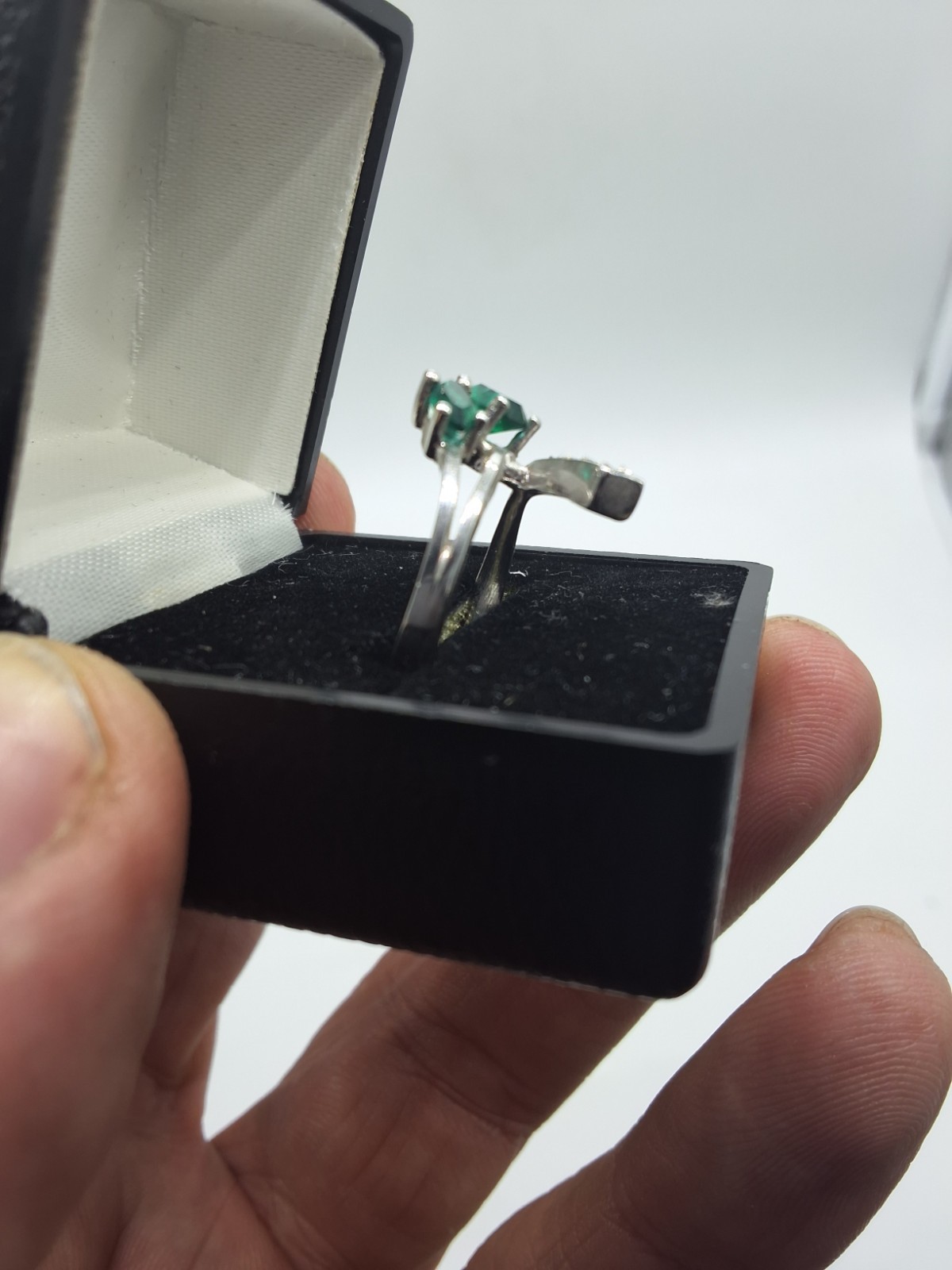 Vintage 850 Platinum Emerald and Diamond Bypass Ring Sz 6