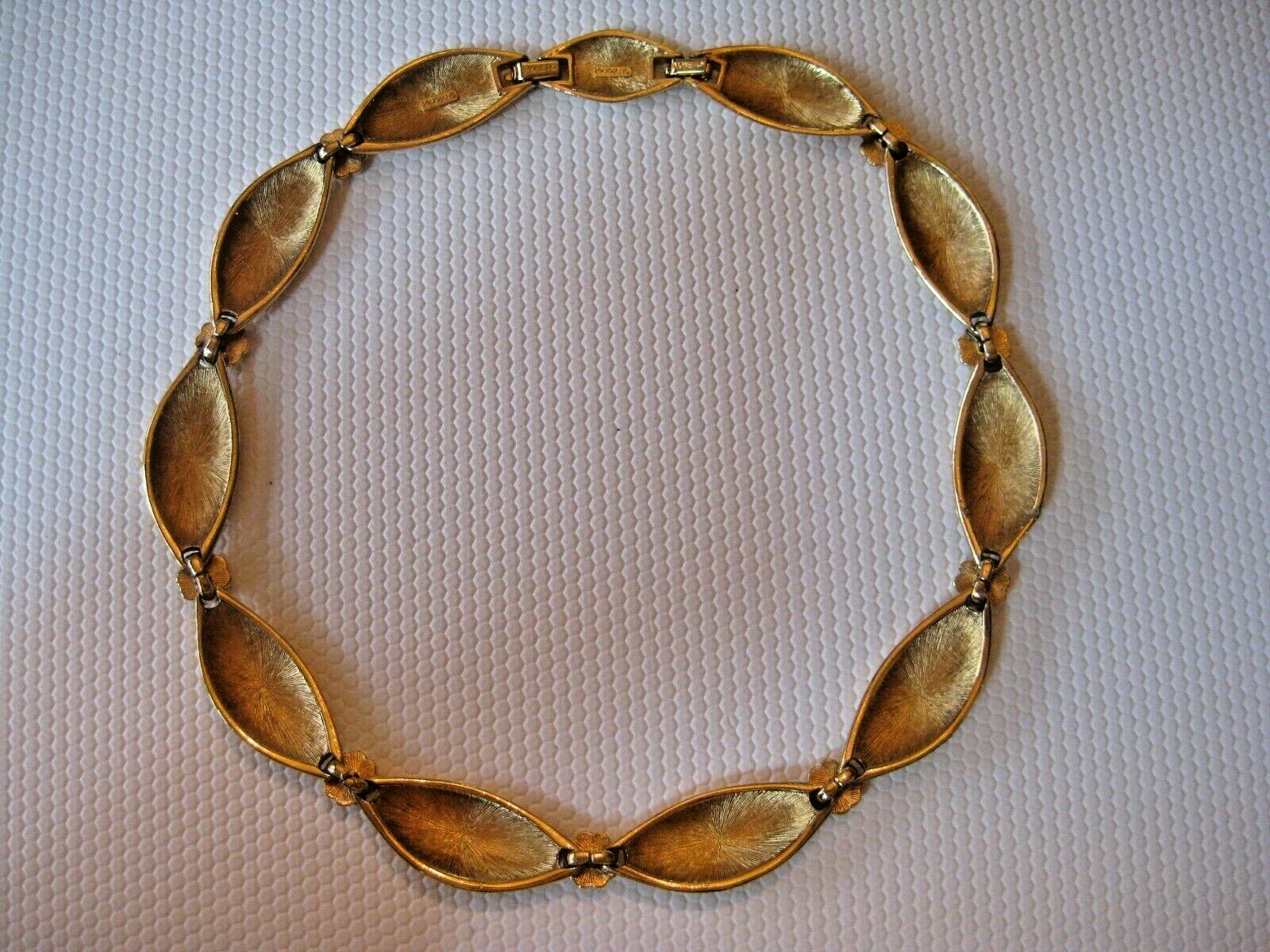 Monet Ribbon Rosette Link Necklace Exceptional Early Vintage Bright Gold Plate