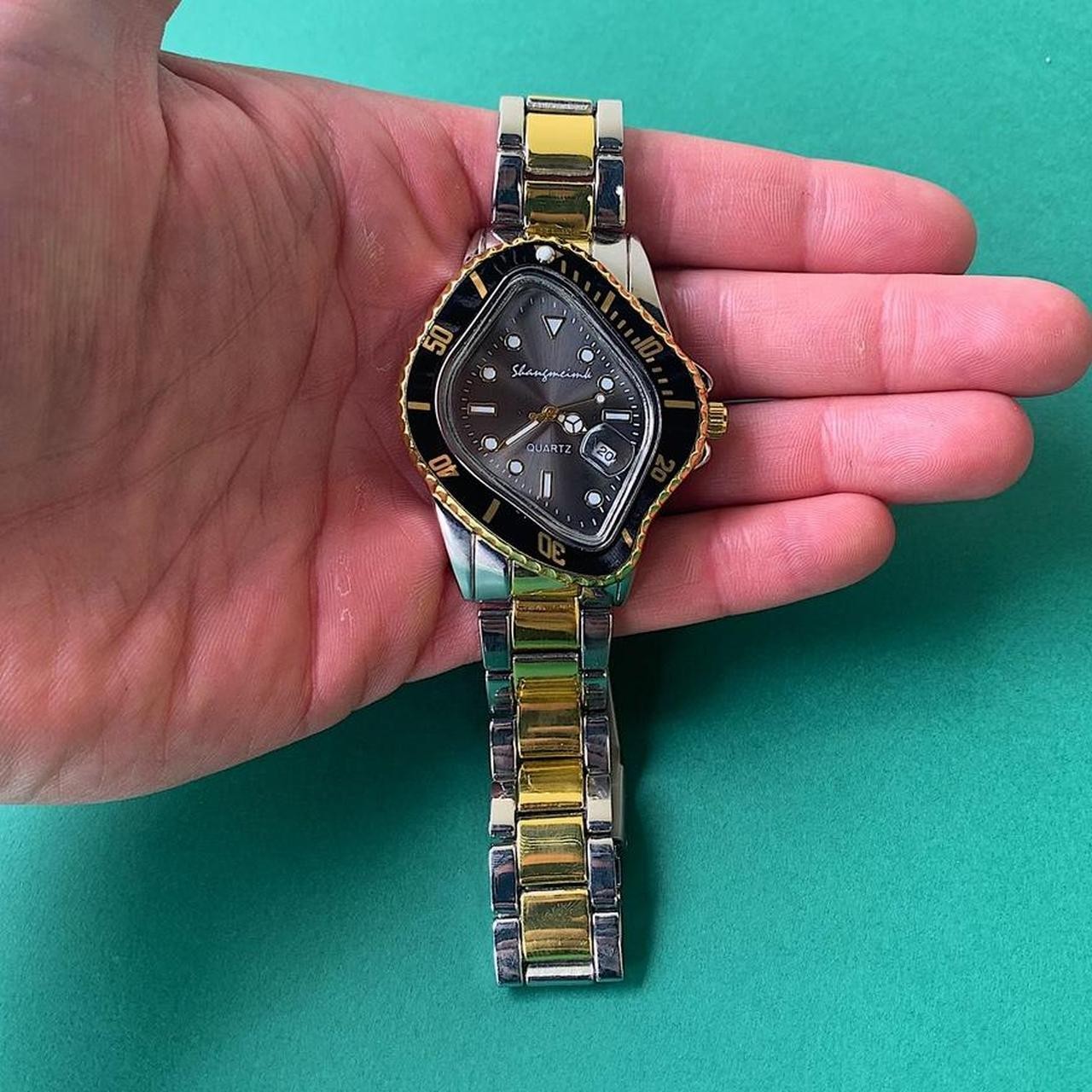 Classy Y2K 2000s Vintage Minimalist Warped Oval Retro Stainless Steel Watch