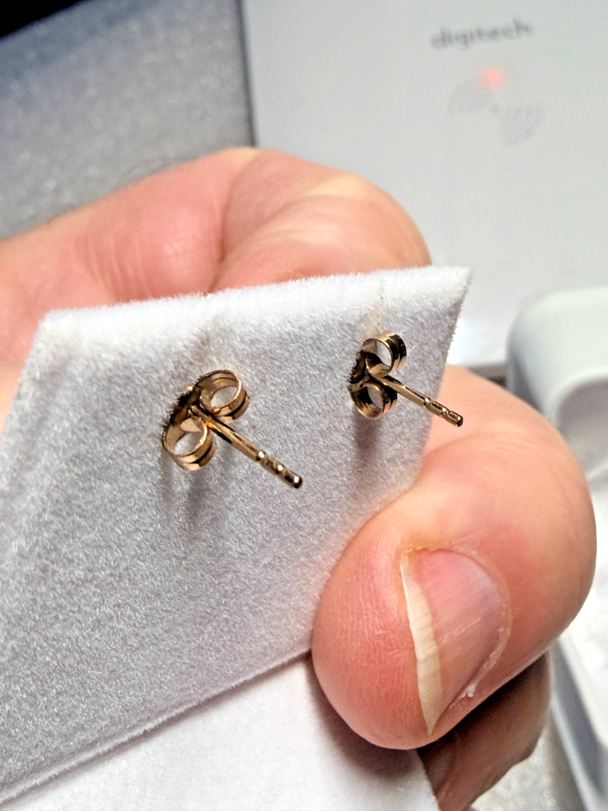 Vintage Gold Stud Earrings – Lab Diamonds? – 9K Solid Gold