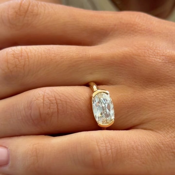2.00 Ct Elegant Oval Cut Lab Grown Diamond E/VS1 Ring in Solid 14K Yellow Gold