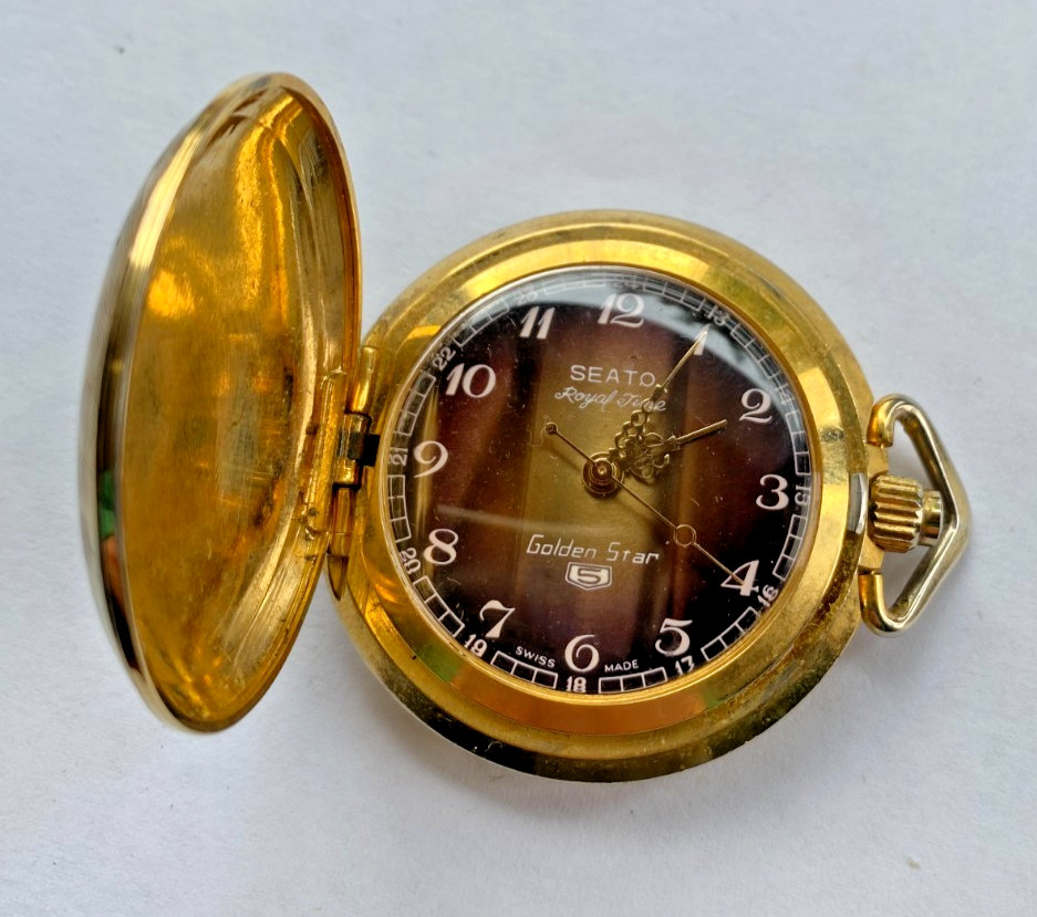 Seato Royal Time Golden Star Full Hunter Swiss Pocket Watch Nonworking Gold Tone