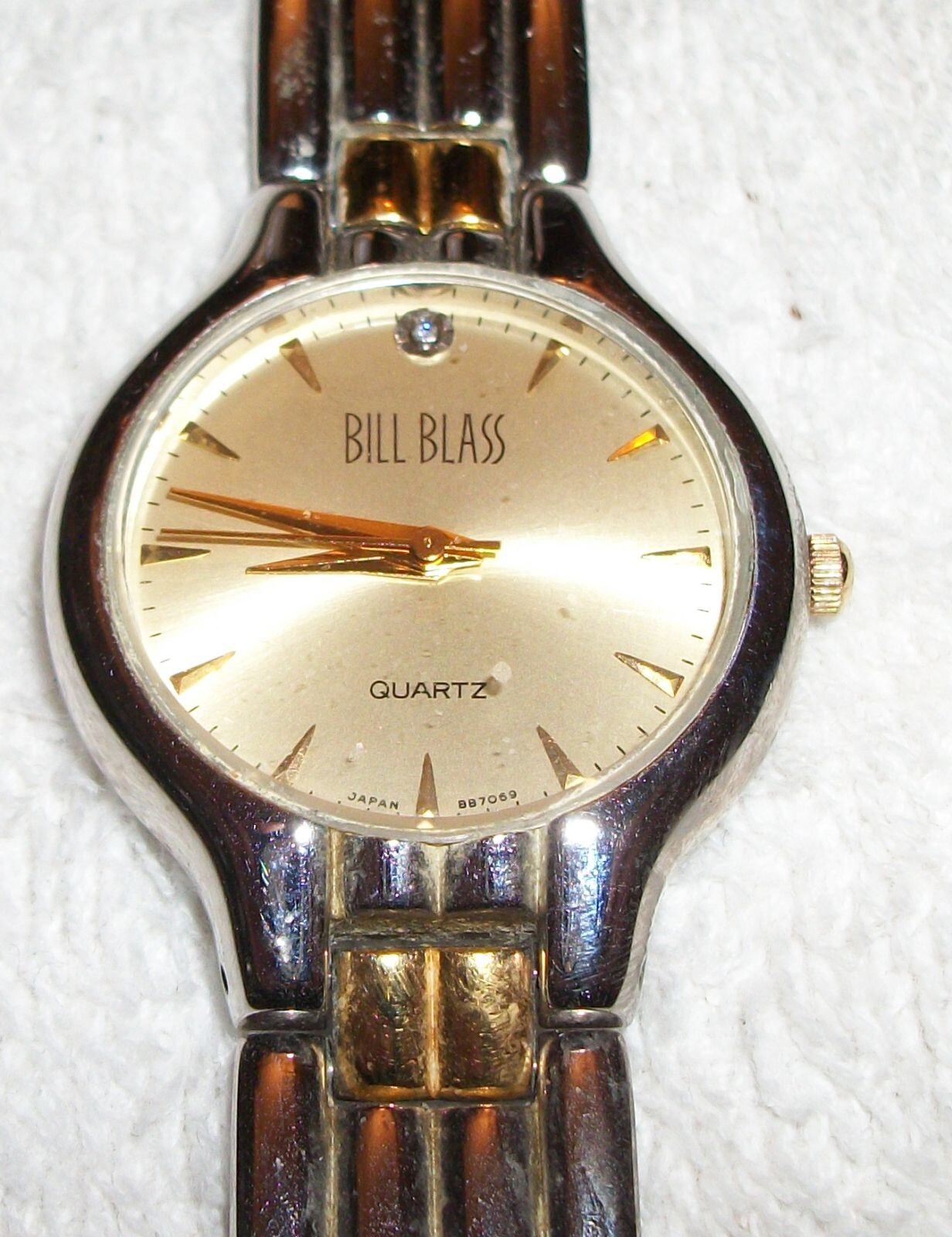 BILL BLASS Diamond 318-2035 Mens 2 TONE WATCH Runs Great New Battery