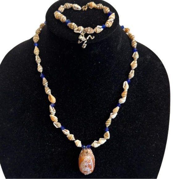 Vintage Necklace & Bracelet 2 Piece SET Carved Cameo VIRGO Conch Shell Pendant