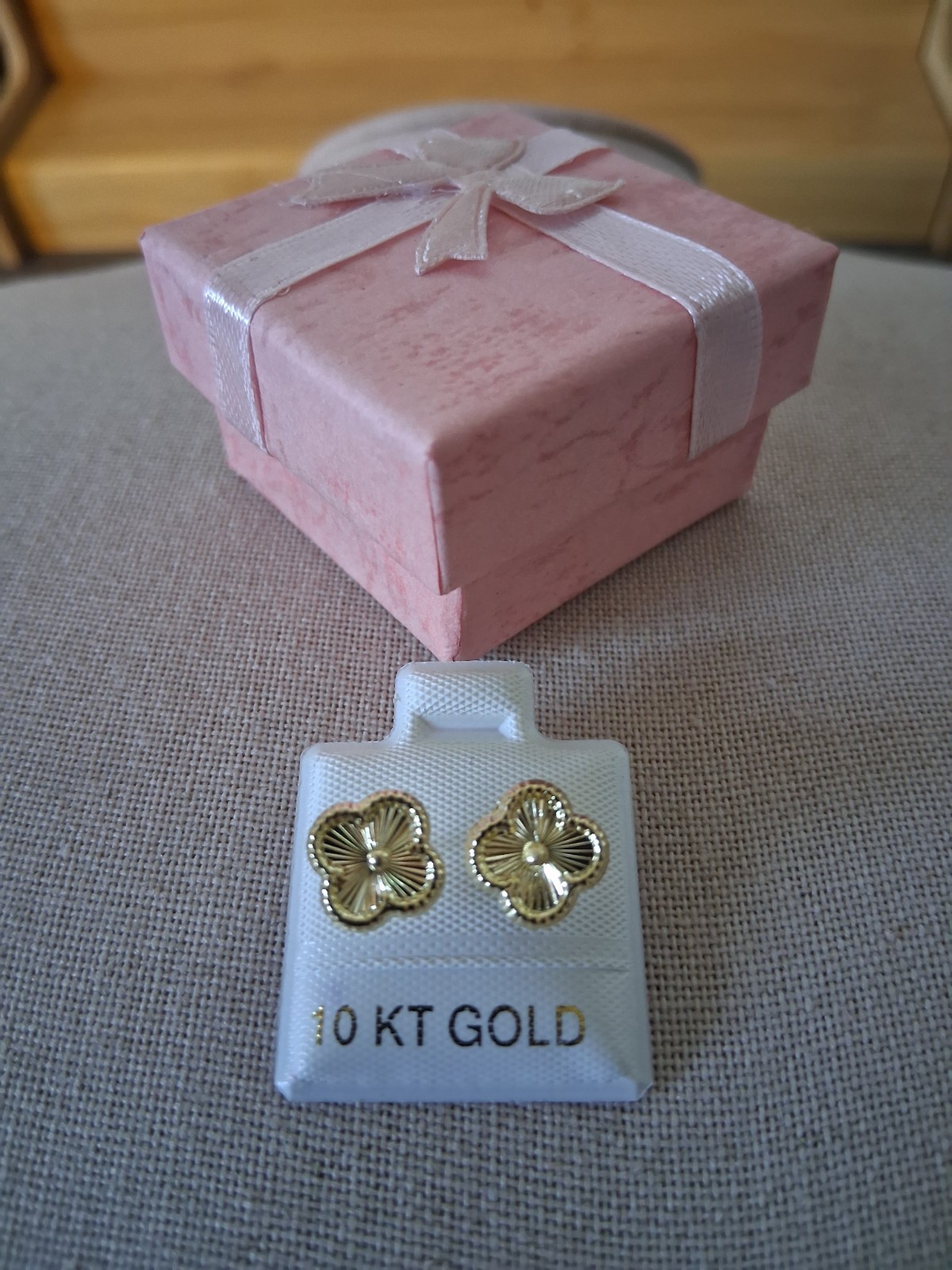 Aretes Broquel flor de oro 10K MX / 10k gold Studs Earrings flower style.