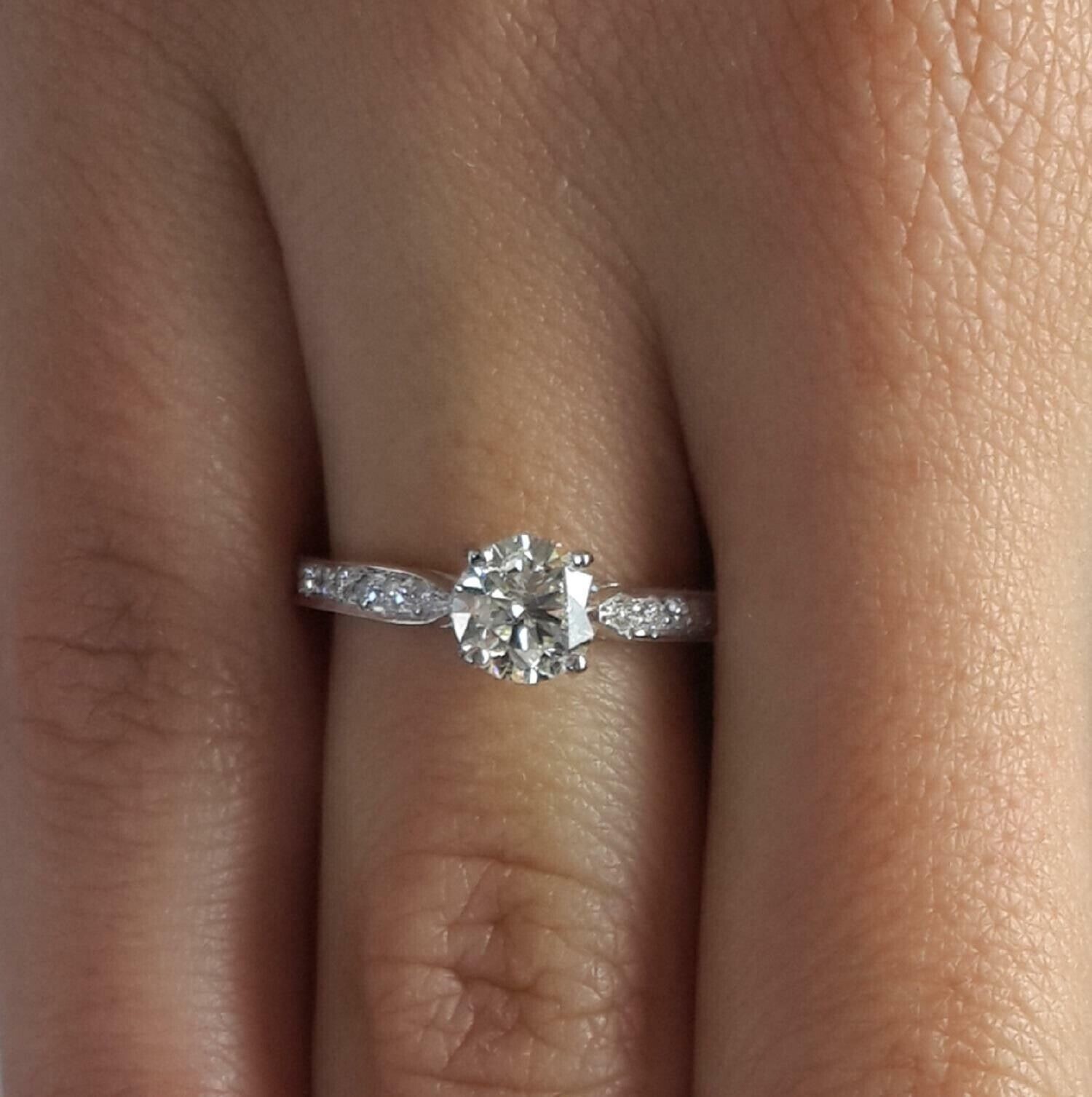 Stunning Solitaire Band Ring Round Cut Simulated Diamond 14k White Gold Plated