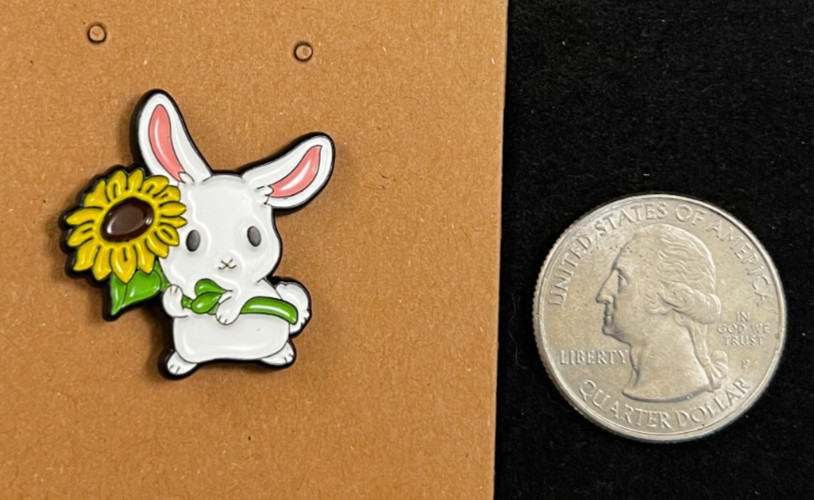 White Mouse with Sunflower – Enamel Pin – Novelty – Animals – About 1 Inch High