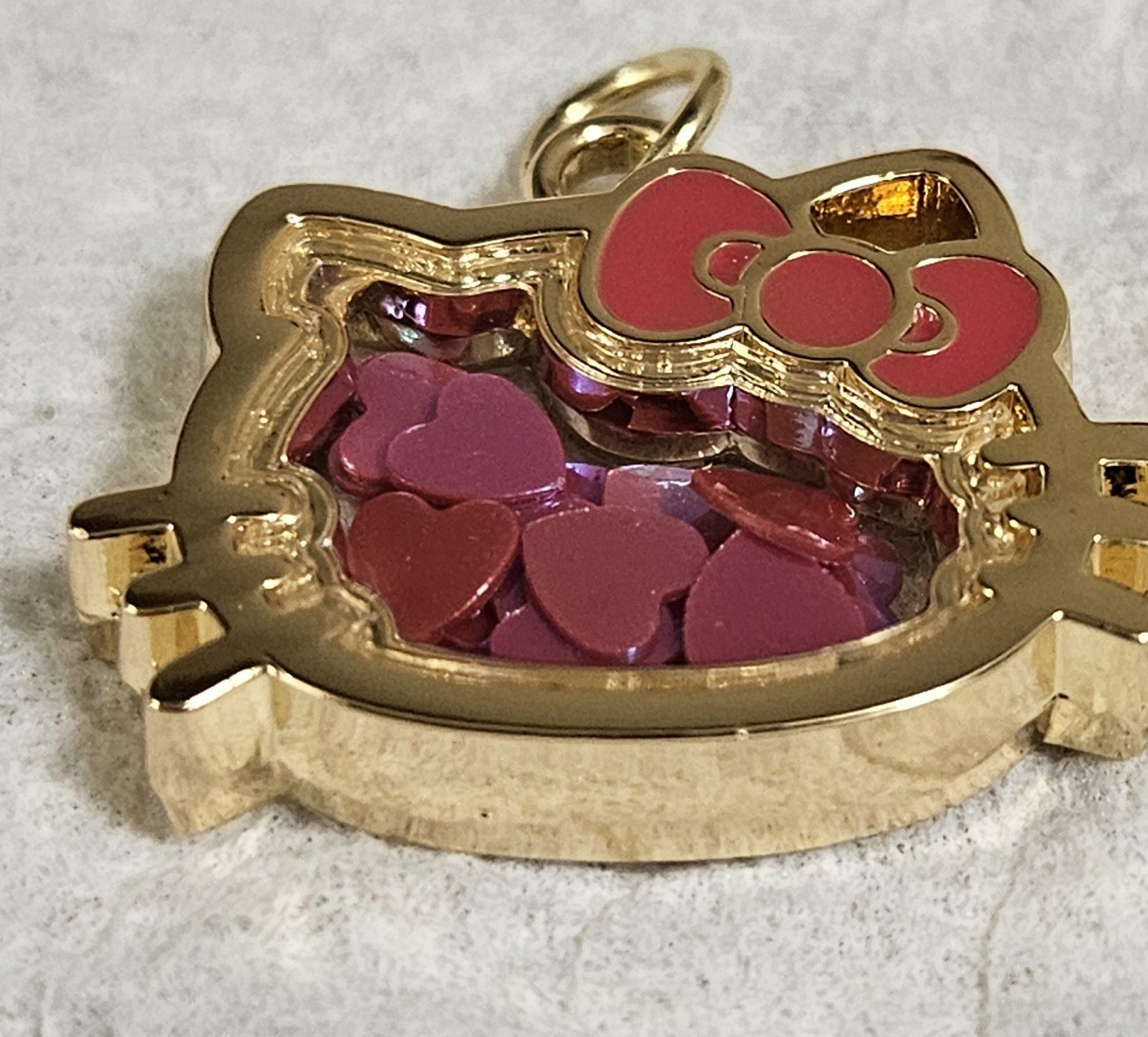 SANRIO HELLO KITTY GOLD TONE HEART CONFETTI SHAKING GLASS PENDANT CHARM