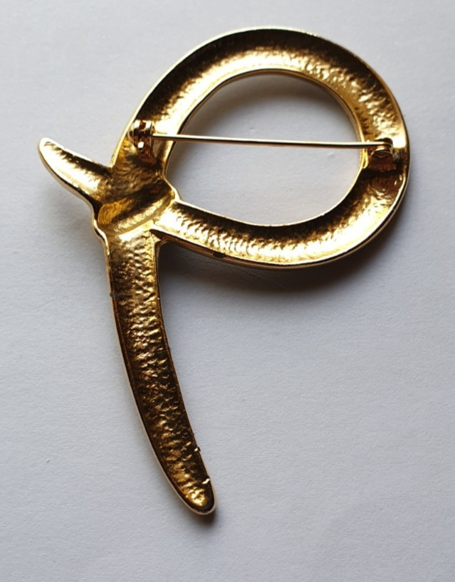 2 GOLD TONE METAL , DIAMANTE & ENAMEL COSTUME JEWELLERY BROOCHES