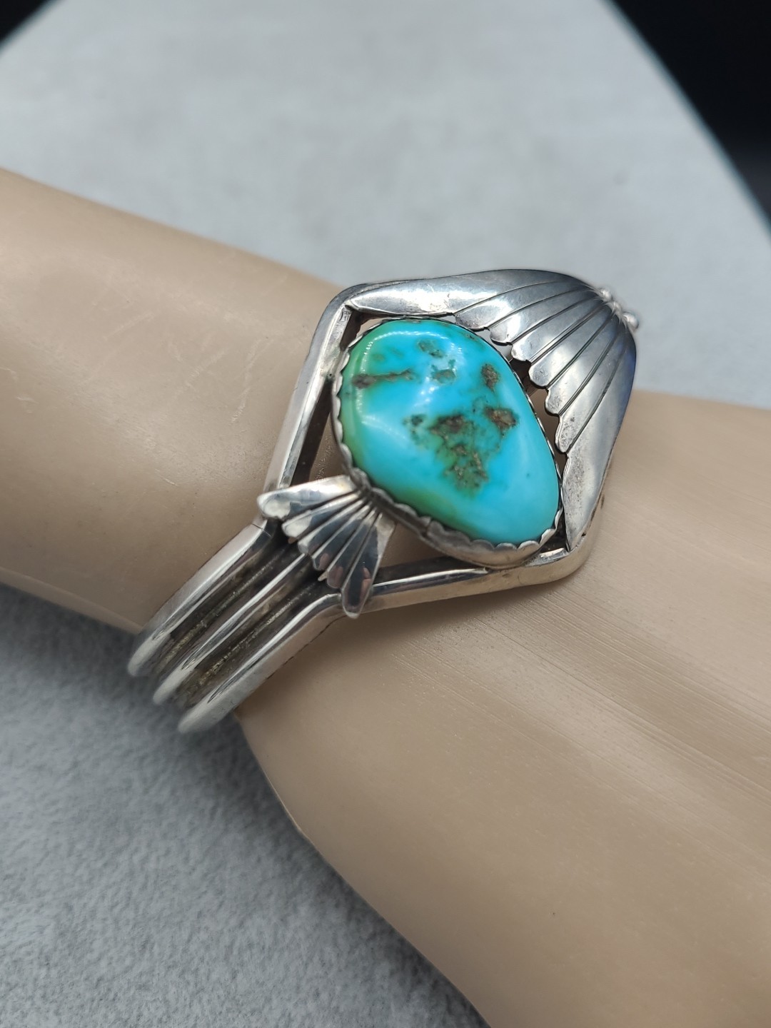 UNSIGNED Sterling Cuff Bracelet Turquoise SOUTHWESTERN Artisan Design 42.5g
