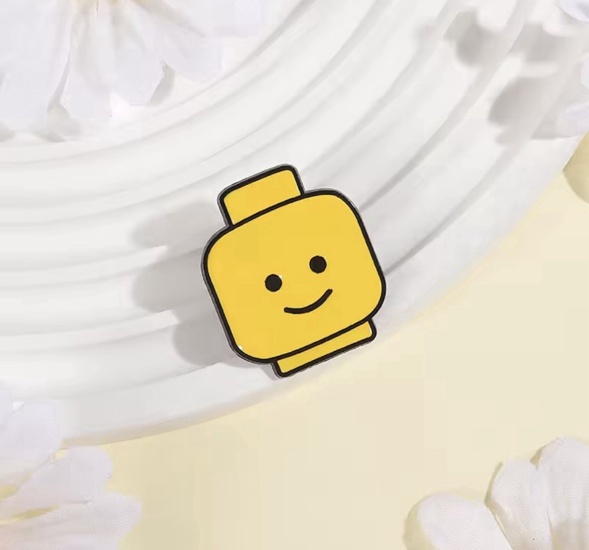 Block Head Style 1pc Pin With Rubber Back Yellow Man Head Fun Pin FREE SHIPPING