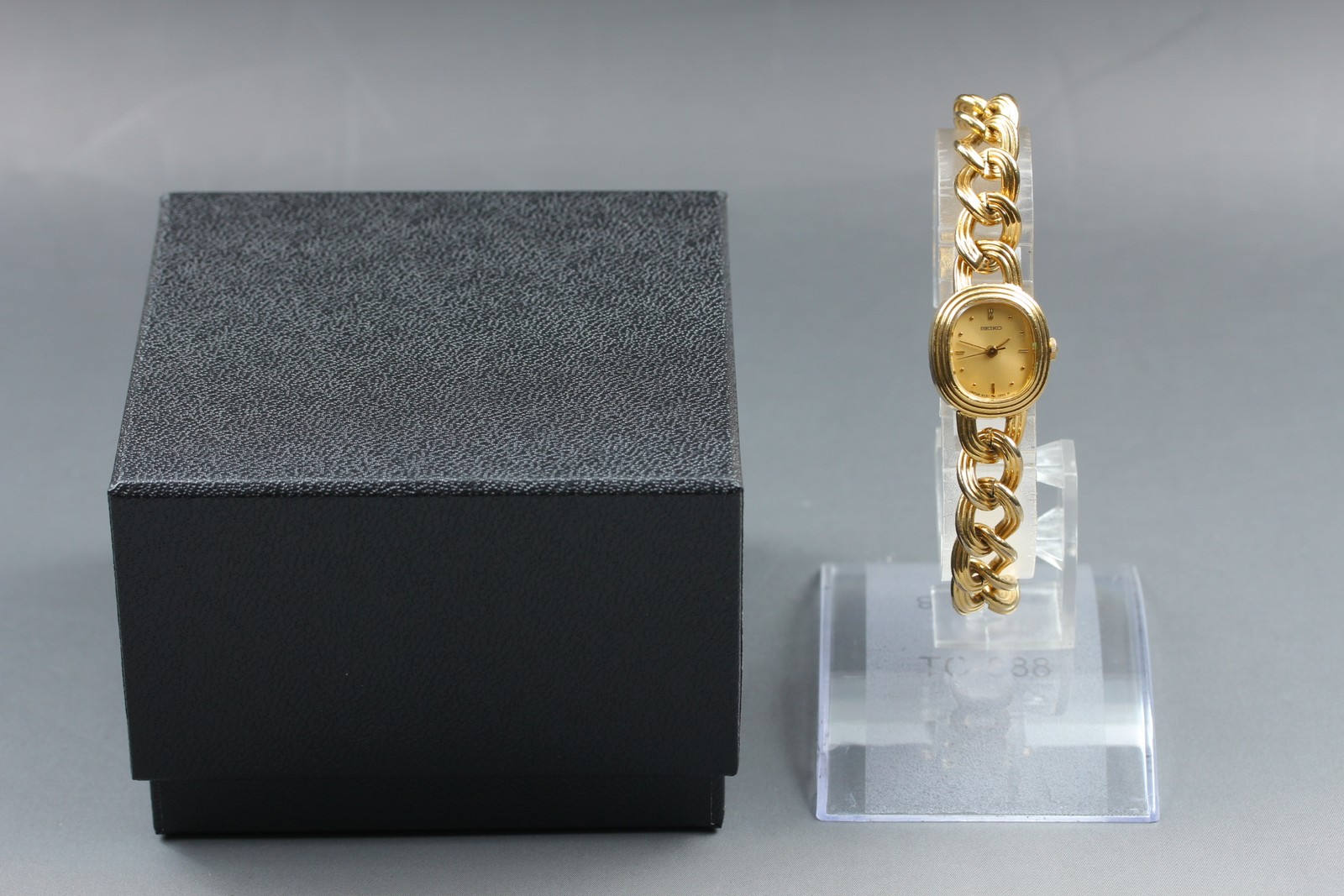 Vintage 1986 Seiko Tisse 2C21-5510 Gold Oval SGP Ladies Watch From JAPAN