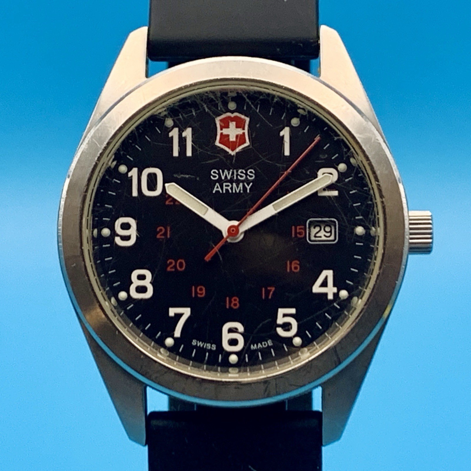 VICTORINOX SWISS ARMY GARRISON Men’s Swiss Field Wristwatch Works New Batt/Strap
