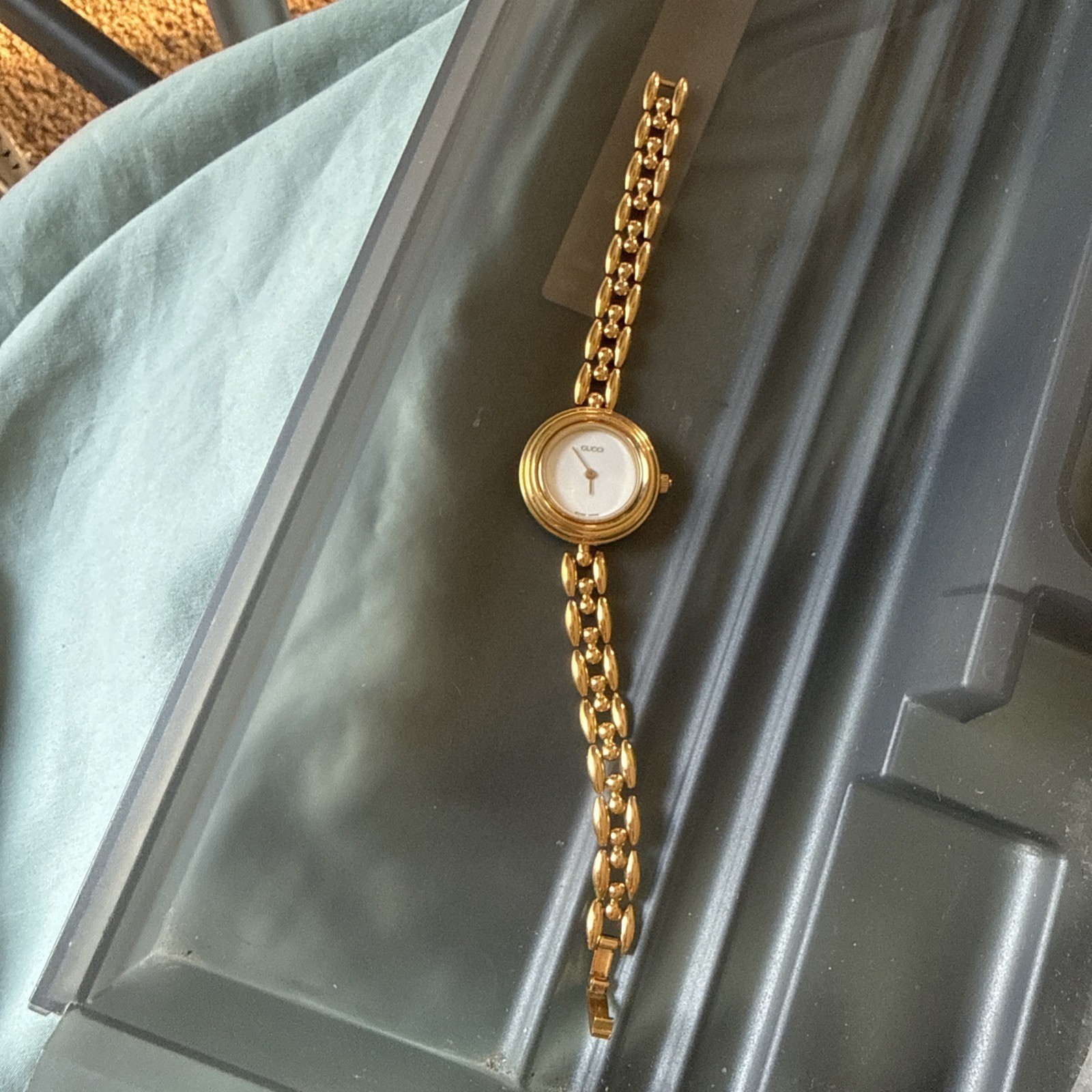 Vintage Gucci 11/12.2 Change Bezel Watch Gold Tone Swiss Made Women’s
