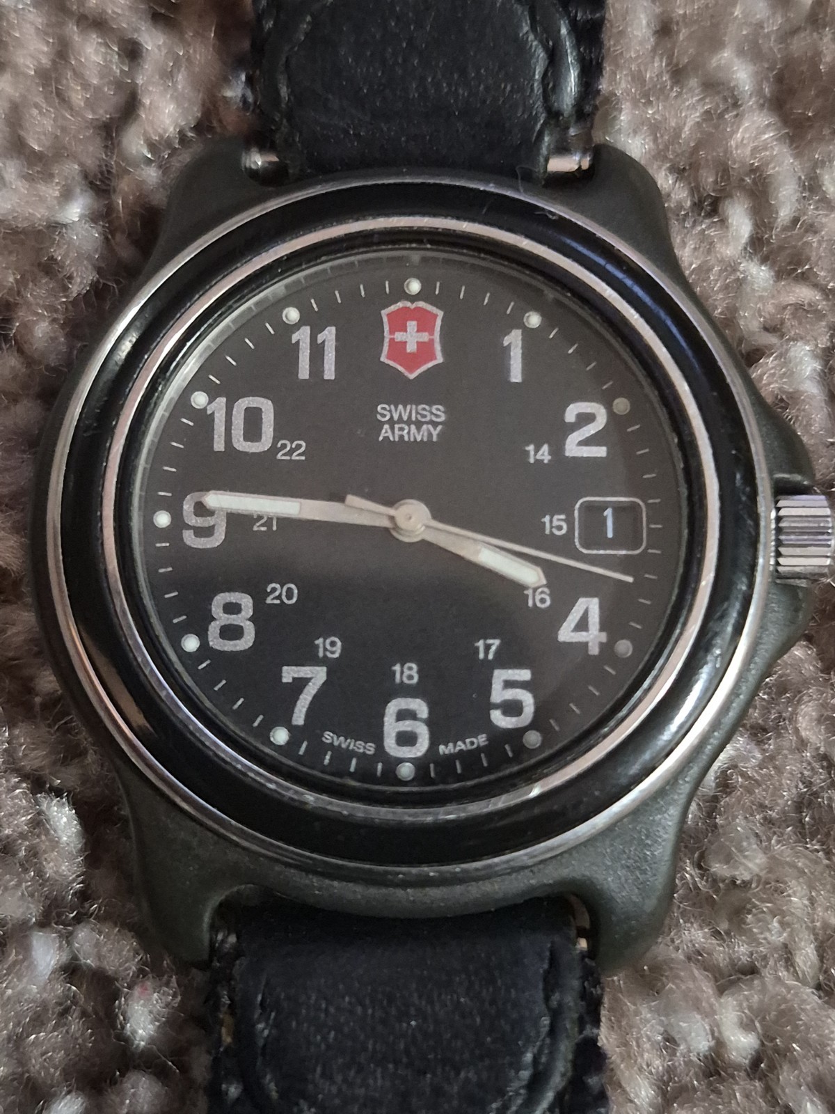 VICTORINOX SWISS ARMY GARRISON Men’s Swiss Field Wristwatch Needs Battery
