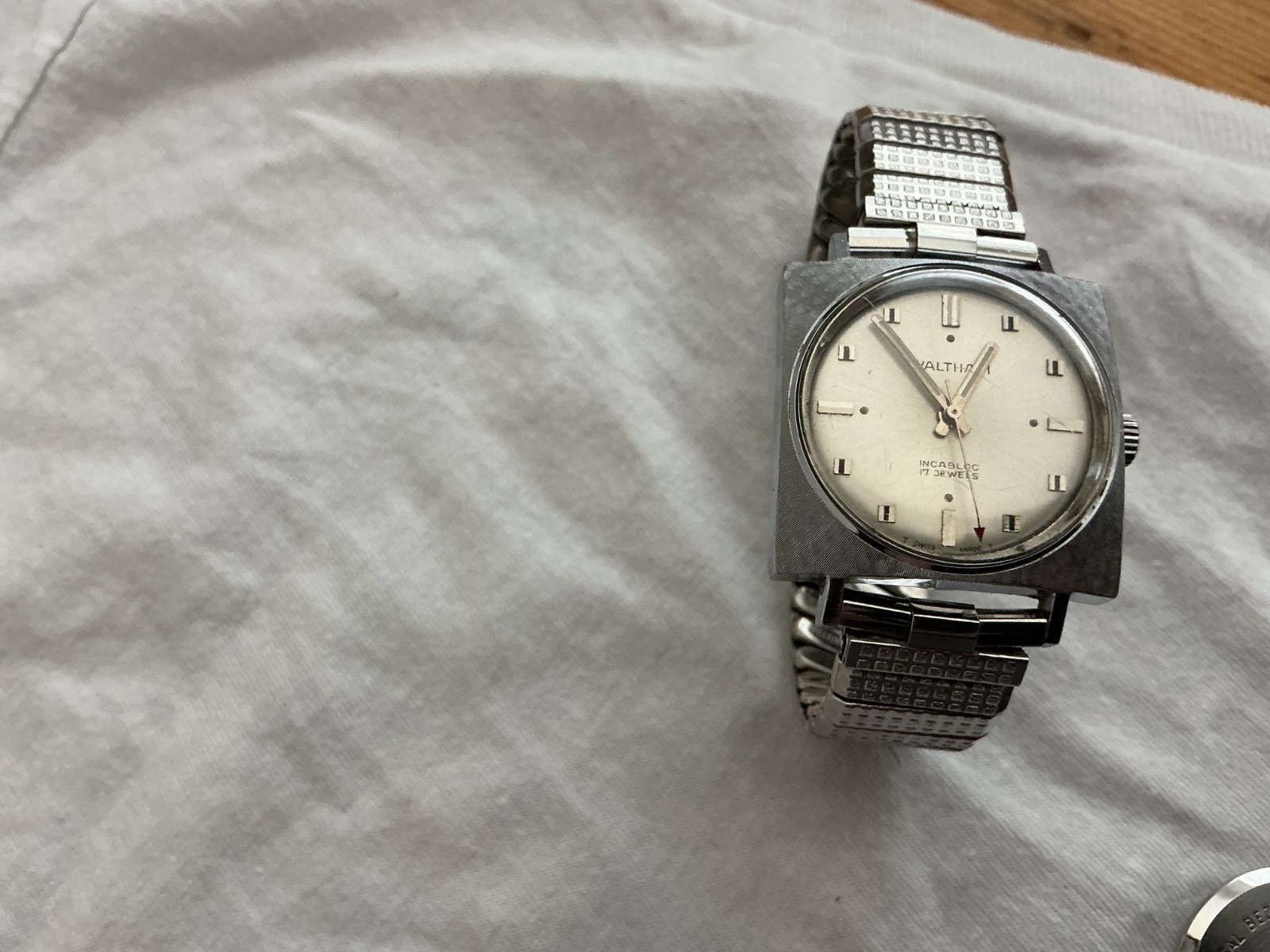 Vintage Waltham Incabloc 17 Jewels Manual Wind Men’s Wristwatch Running Stretch