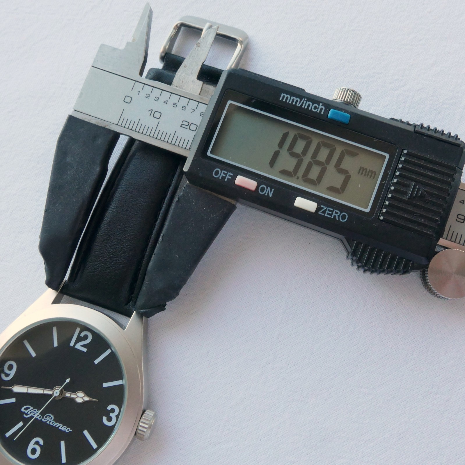 Alfa Romeo Spider Coupe Classic Driver Pilot Racing Sport Car Accessory Watch