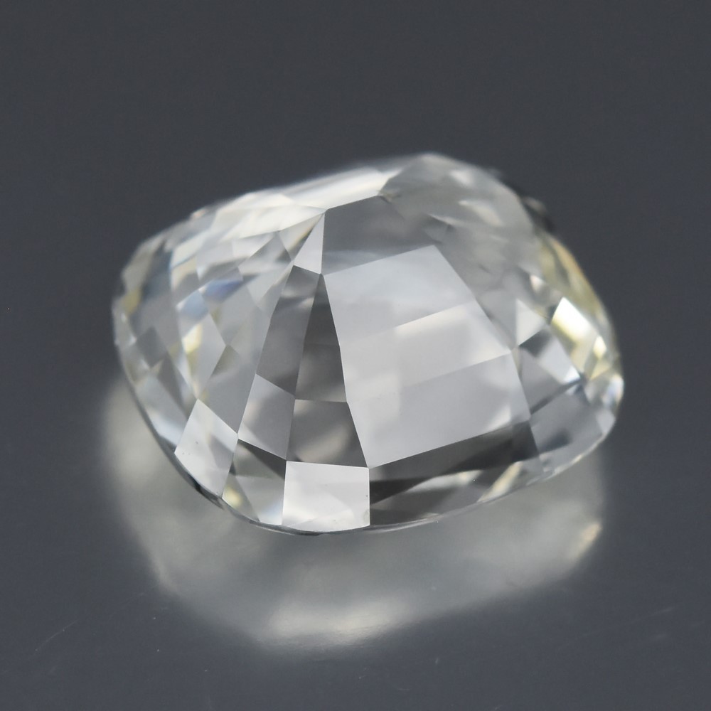 💎 5.51ct VVS Cushion Natural White Sapphire – Unheated, High Clarity Sparkle