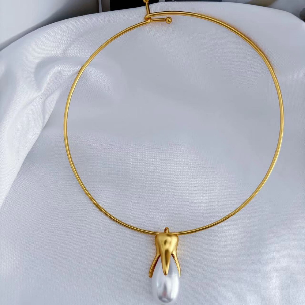 🎁NEW Schiaparelli Women Simple Retro Tooth Pearl Gold Plate Necklace Lover Gift