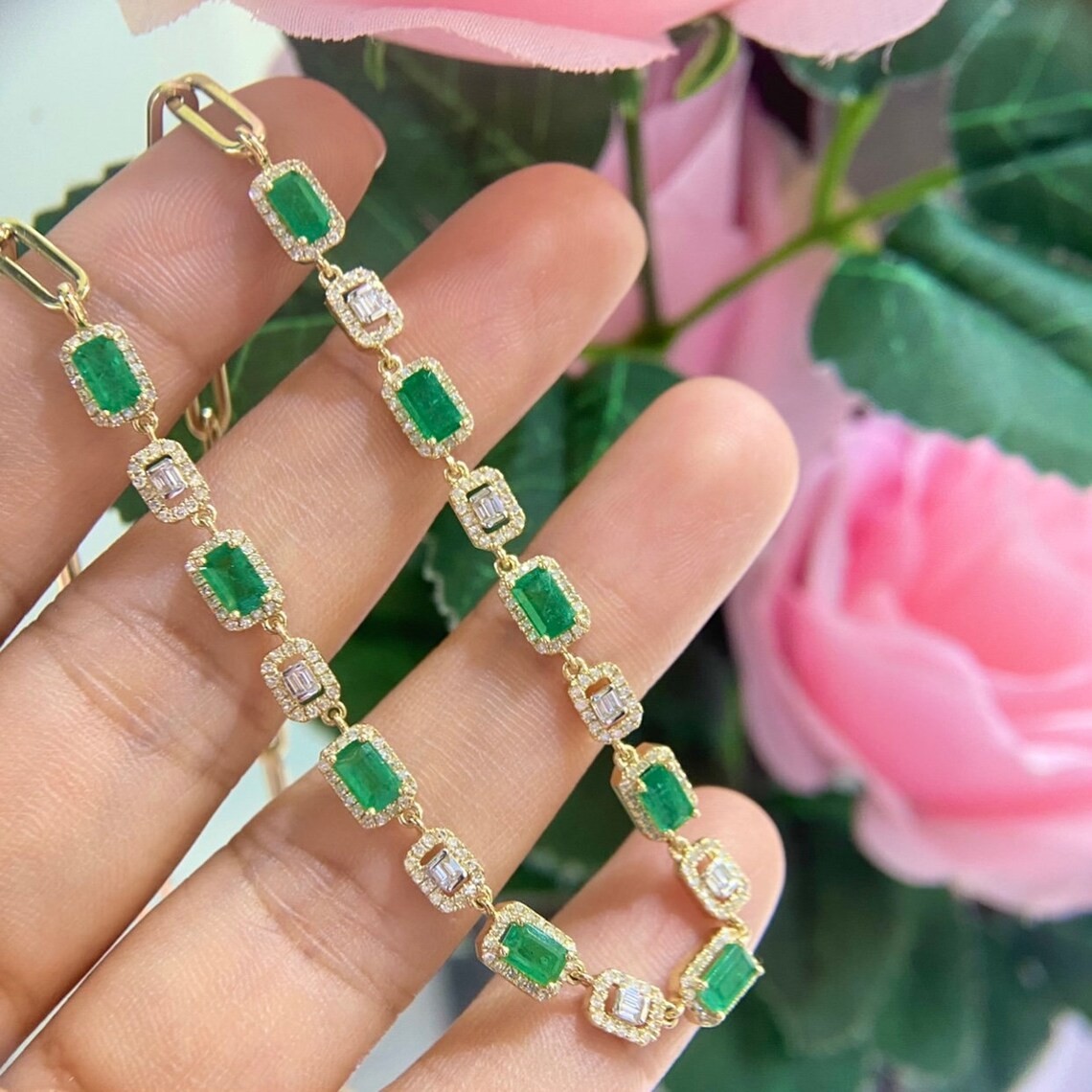 14K Yellow SILVER 925 2.75ct Emerald and 0.24ct Diamonds Necklace.