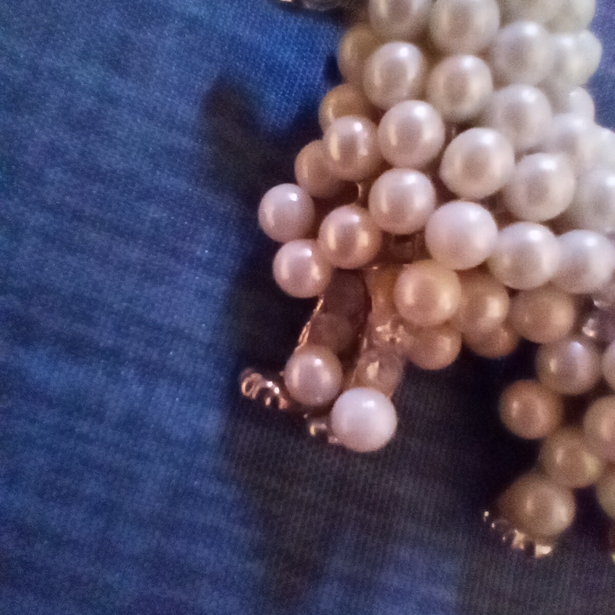 Poodle Brooch Costume Silver White Pearl & Glass Twist Clasp 1.25X1.25″ EUC