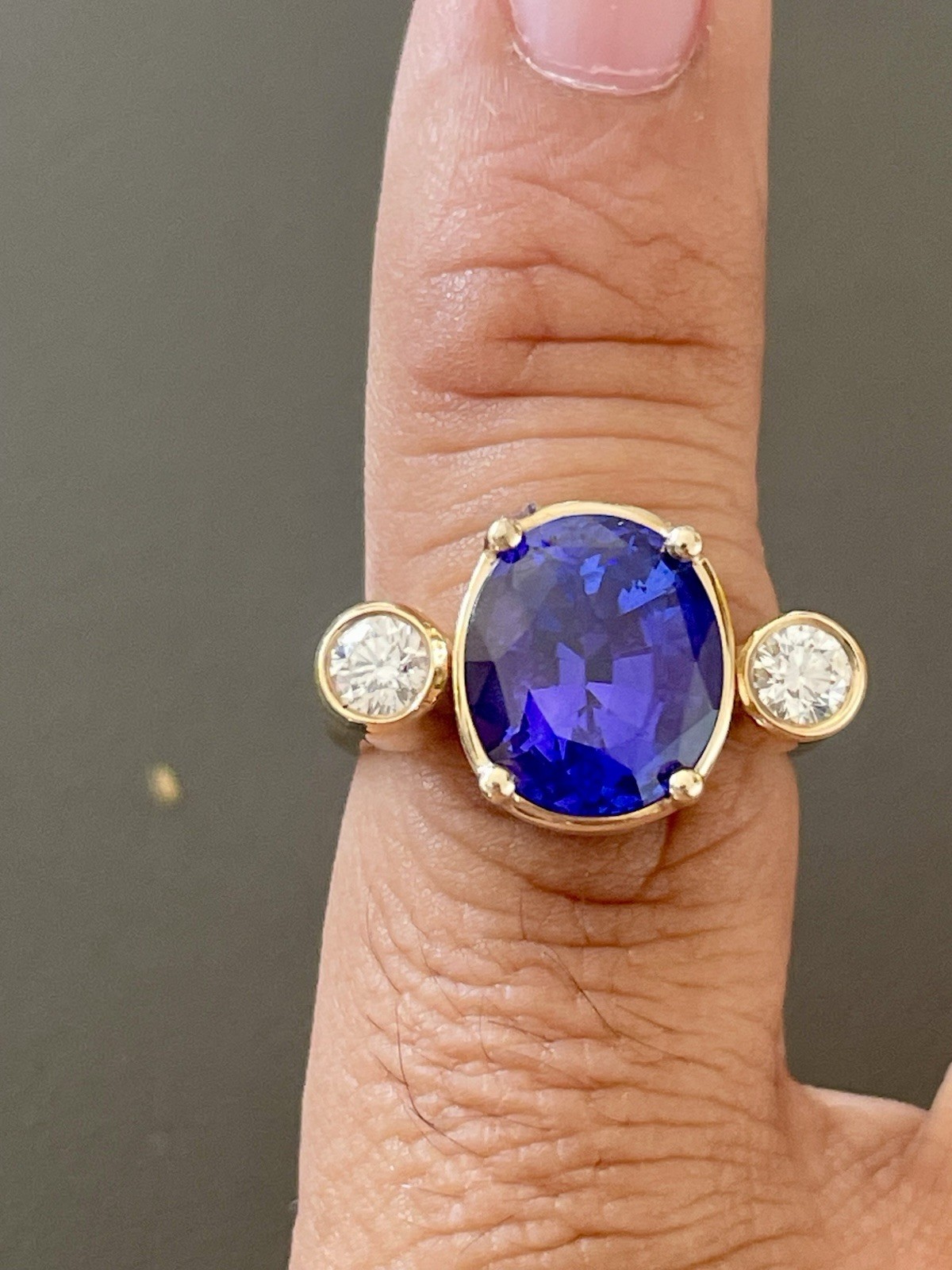 Gorgeous One Of A Kind 14k 5.5CTW Tanzanite and 0.50CTW Diamond Ring. S6 (X332)