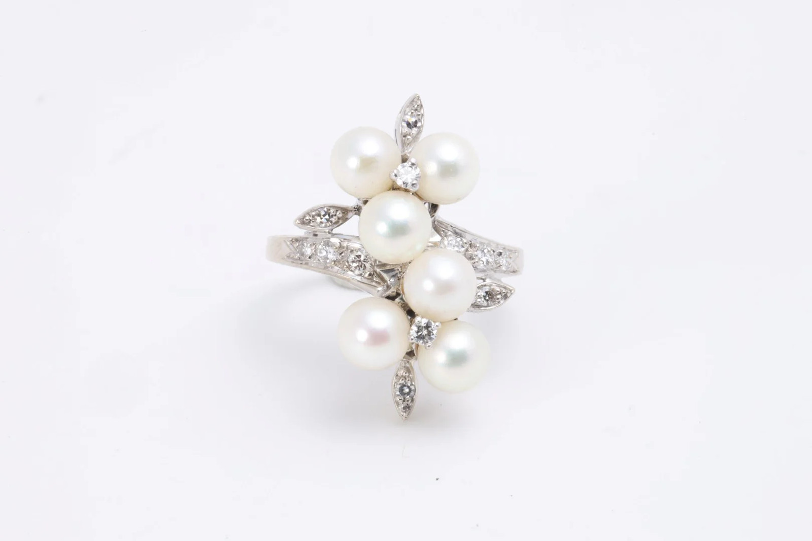 14k White Gold 0.36tcw Diamond Cultured Akoya Pearl Ring Size 7.5 (7.82g.)