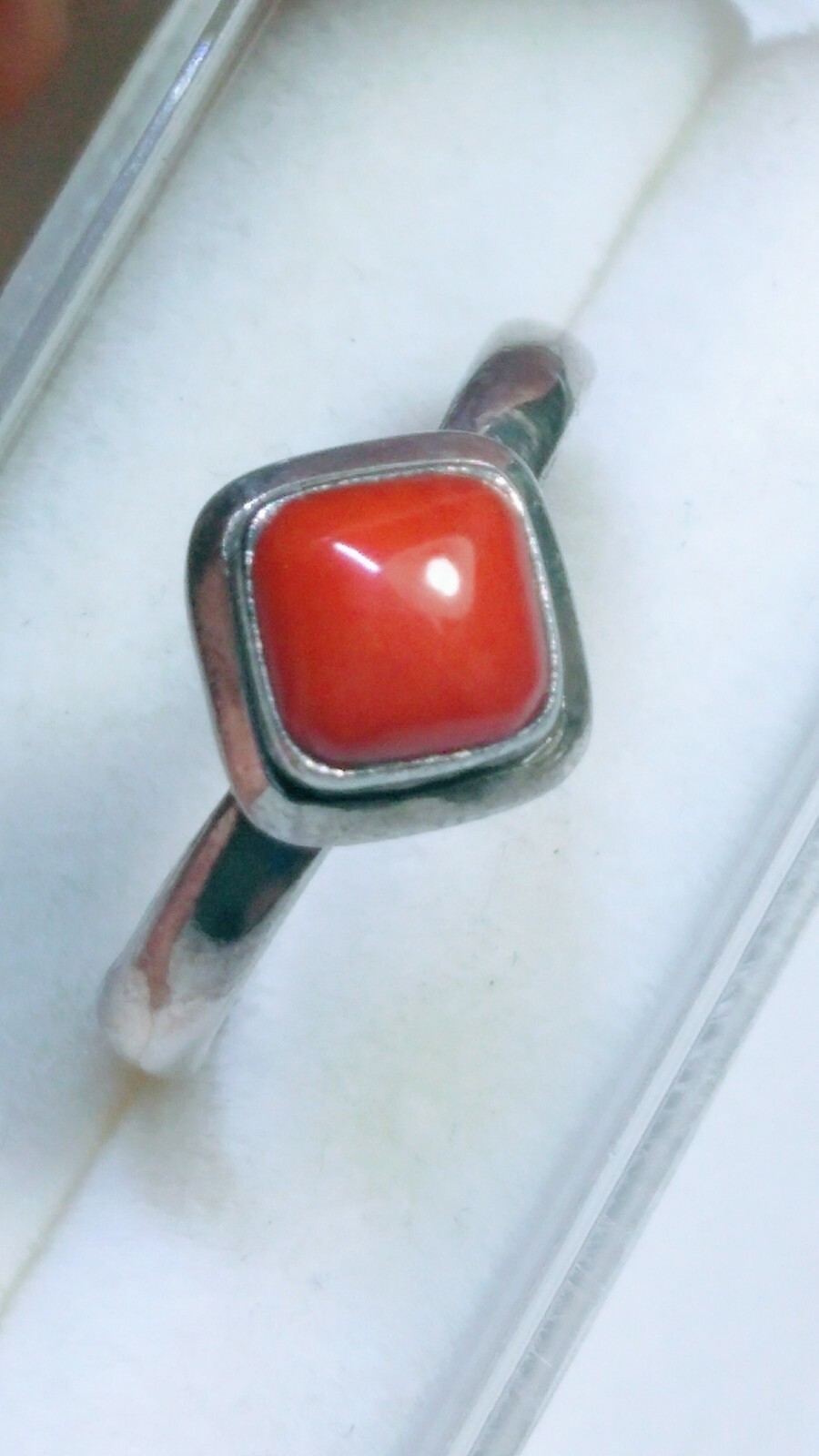 PLEASING NATURAL RED CORAL IN STERLING SILVER .925 RING SIZE BETWEEN 8.75-9.0
