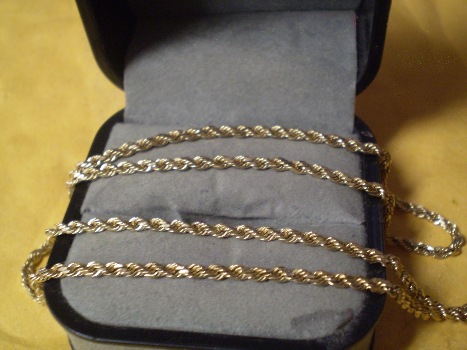 10K Yellow Gold Ladies Men’s Rope Necklace 2.8 Grams 19 1/2 inches