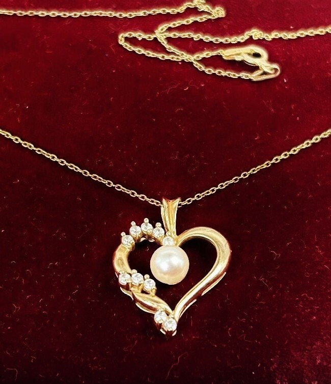10 kt Yellow Gold Cultured Pearl & CZ Heart Pendant Stamped 10k CZ