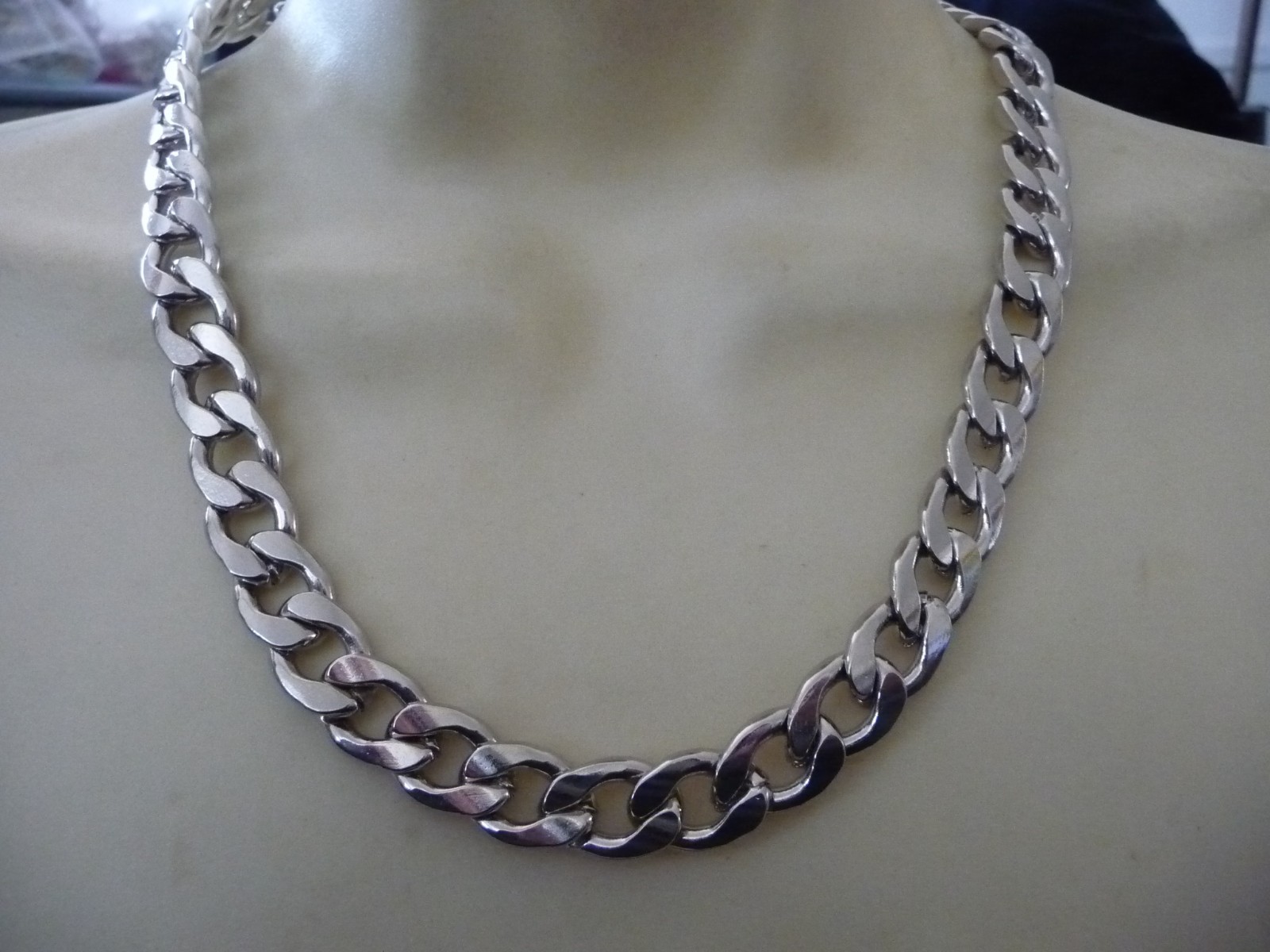 HEAVY SILVER TONE LINK CHAIN 9” L X 1/2” W NECKLACE #32/30-B