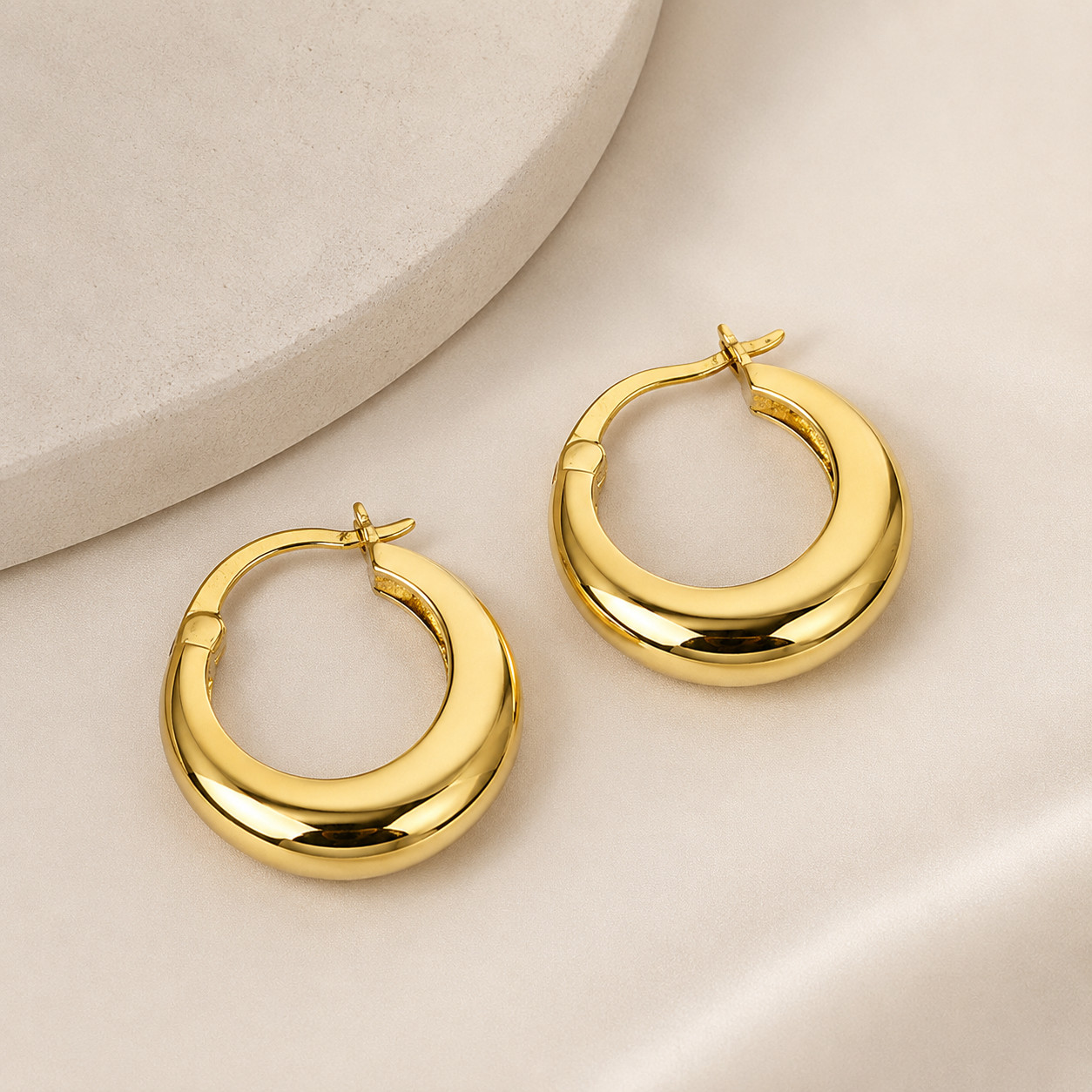 Classic Fashion Woman 18K Gold Plated Round Hoop Huggie Earring Stud